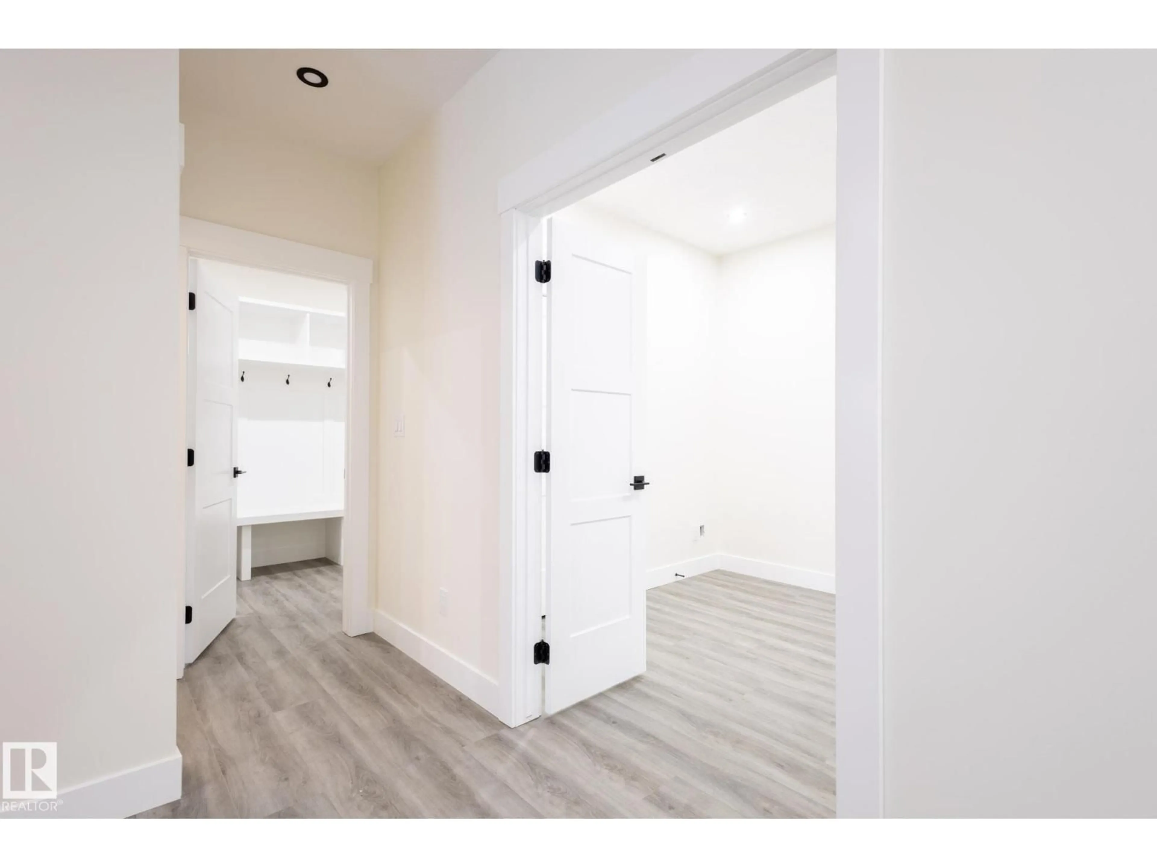 Indoor entryway for 106 EDGEFIELD WY, St. Albert Alberta T8N7Z9