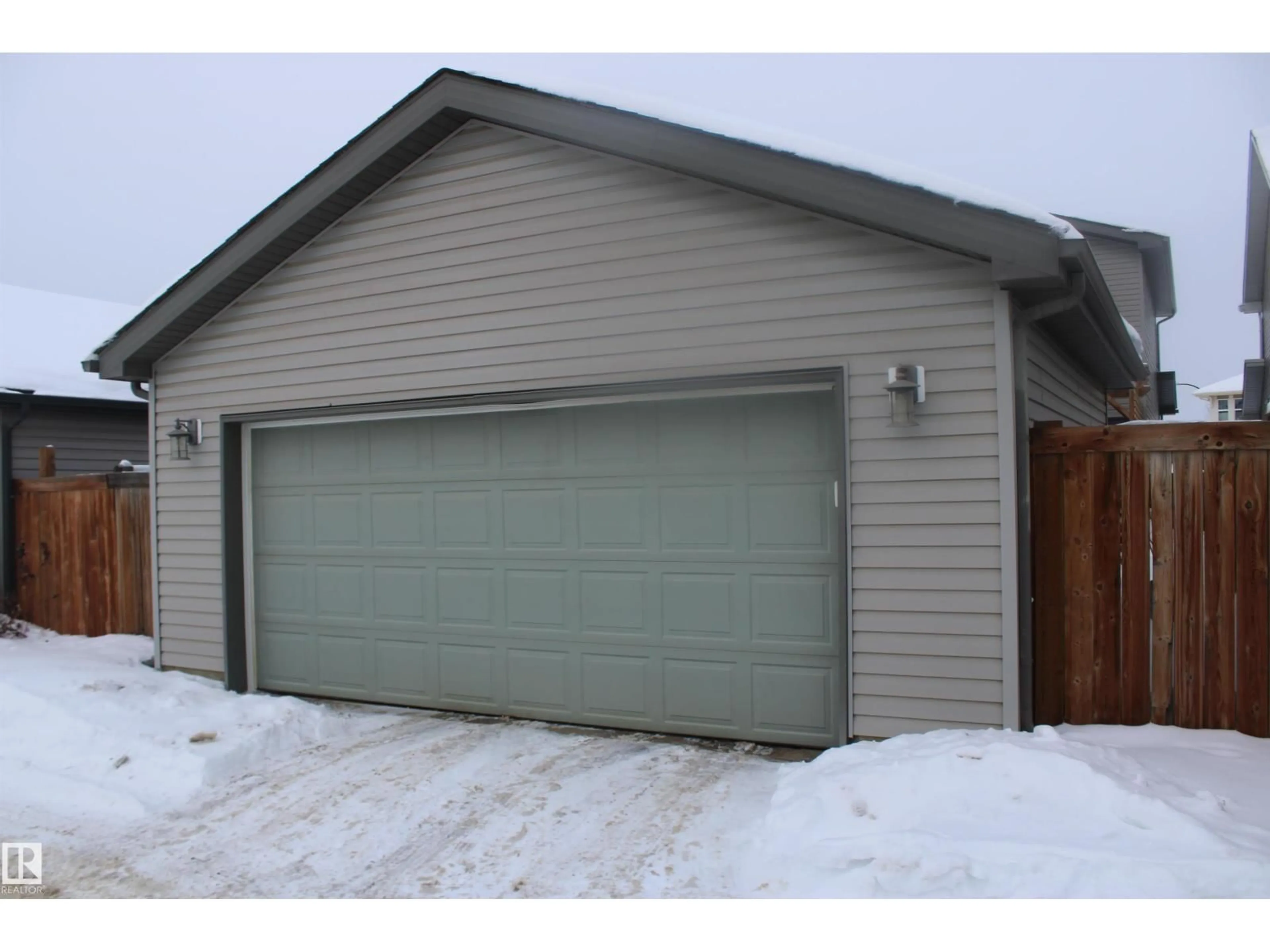 Indoor garage for 25 HARRISON, Spruce Grove Alberta T7X0X2