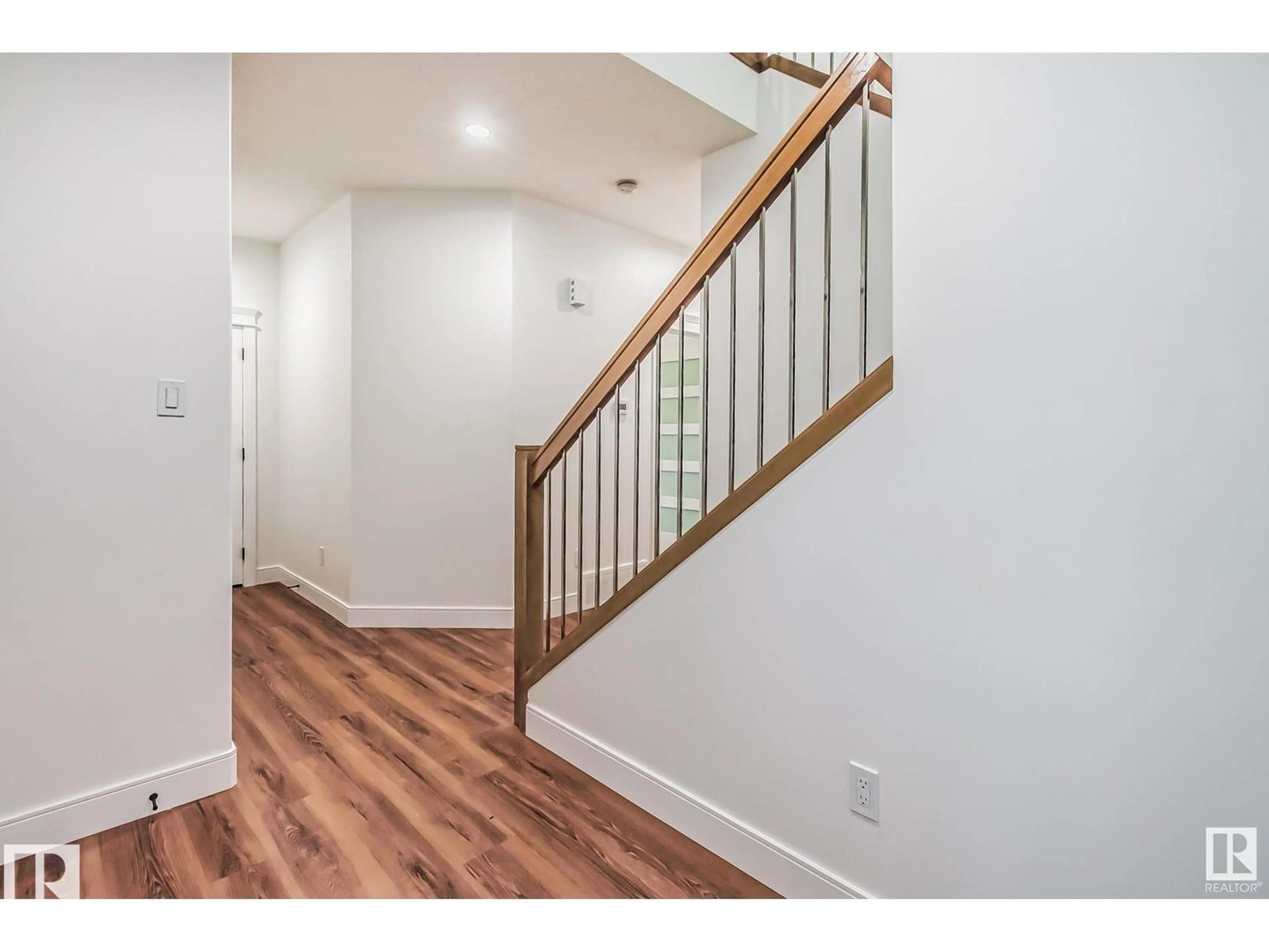 Indoor entryway for NW - 1703 152 AV, Edmonton Alberta T5Y2R7