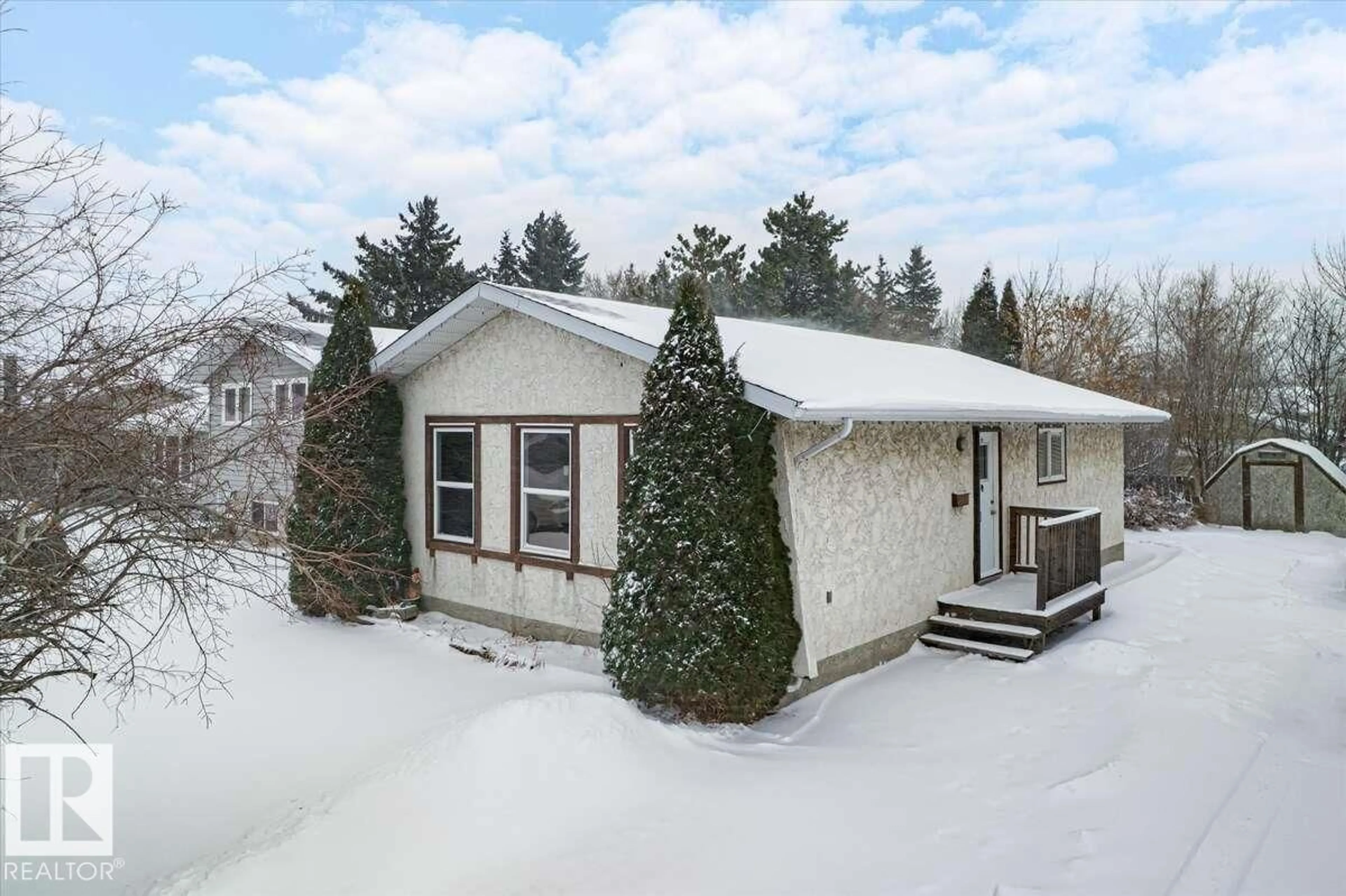 A pic from outside/outdoor area/front of a property/back of a property/a pic from drone, street for 5515 54 ST, Leduc Alberta T9E5P4