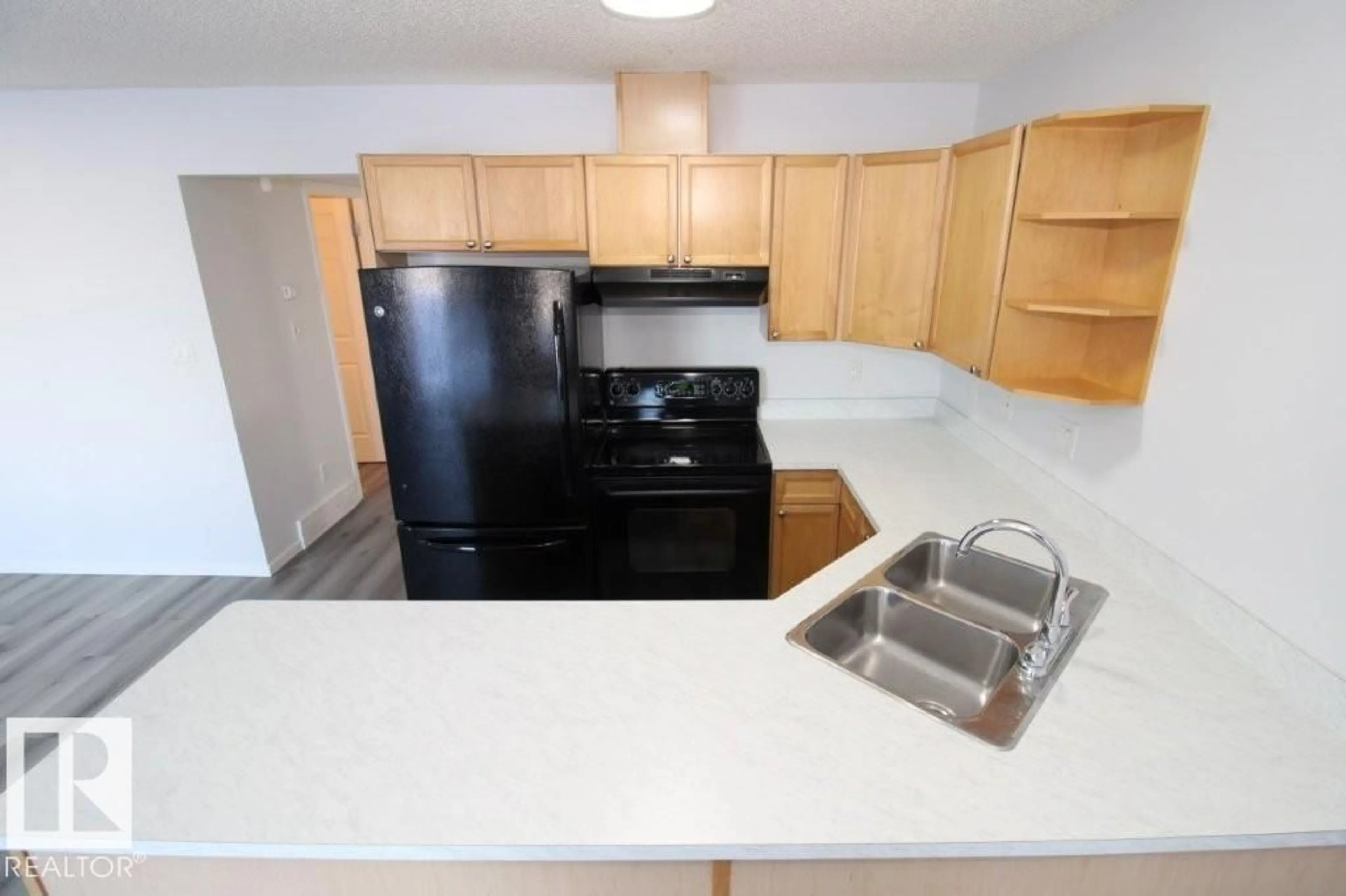 Standard kitchen, unknown for #7 - 451 HYNDMAN CR, Edmonton Alberta T5A5J3