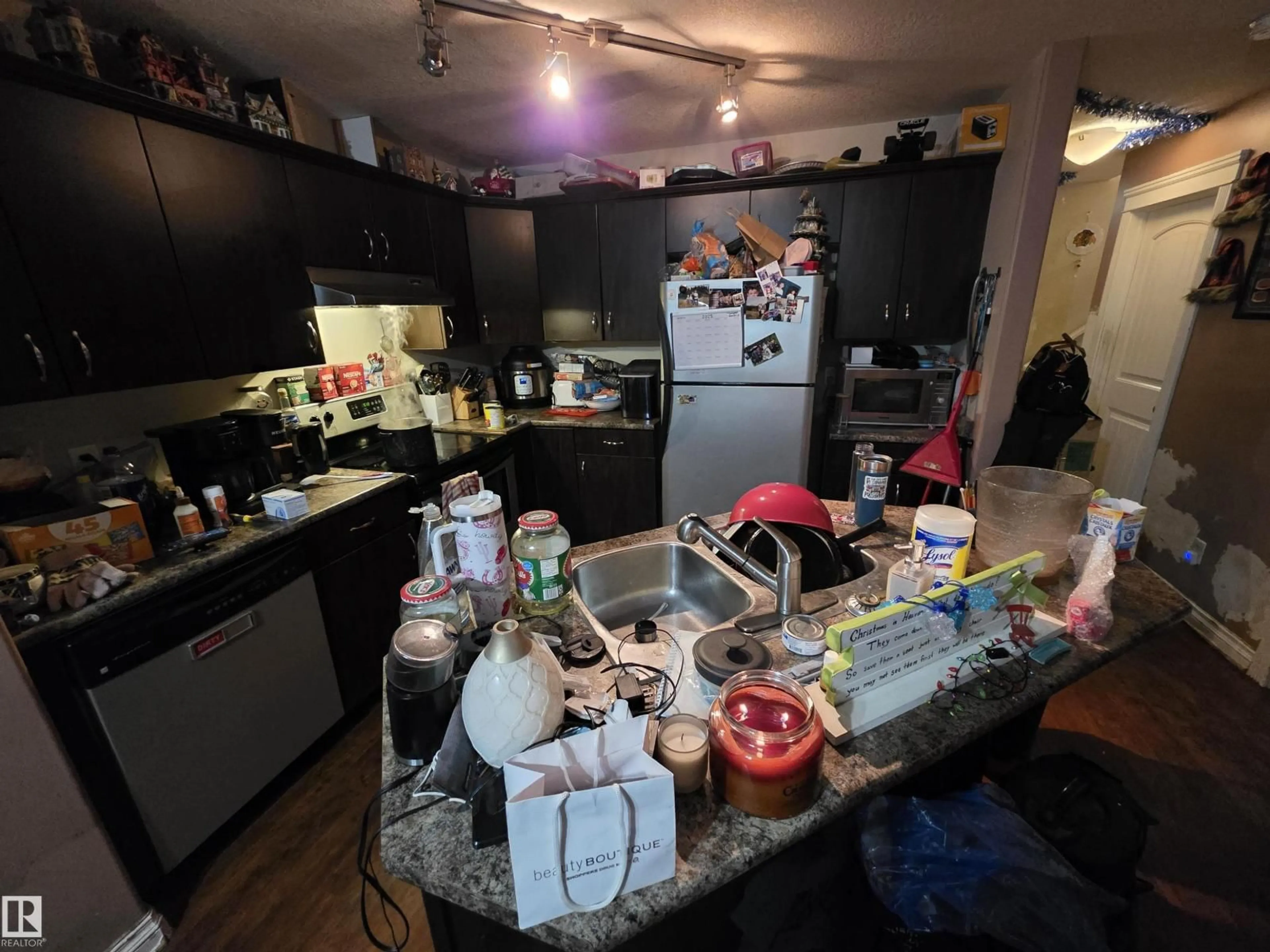 Standard kitchen, floor is not visible for 110 MERIDIAN LO, Stony Plain Alberta T7Z0B7