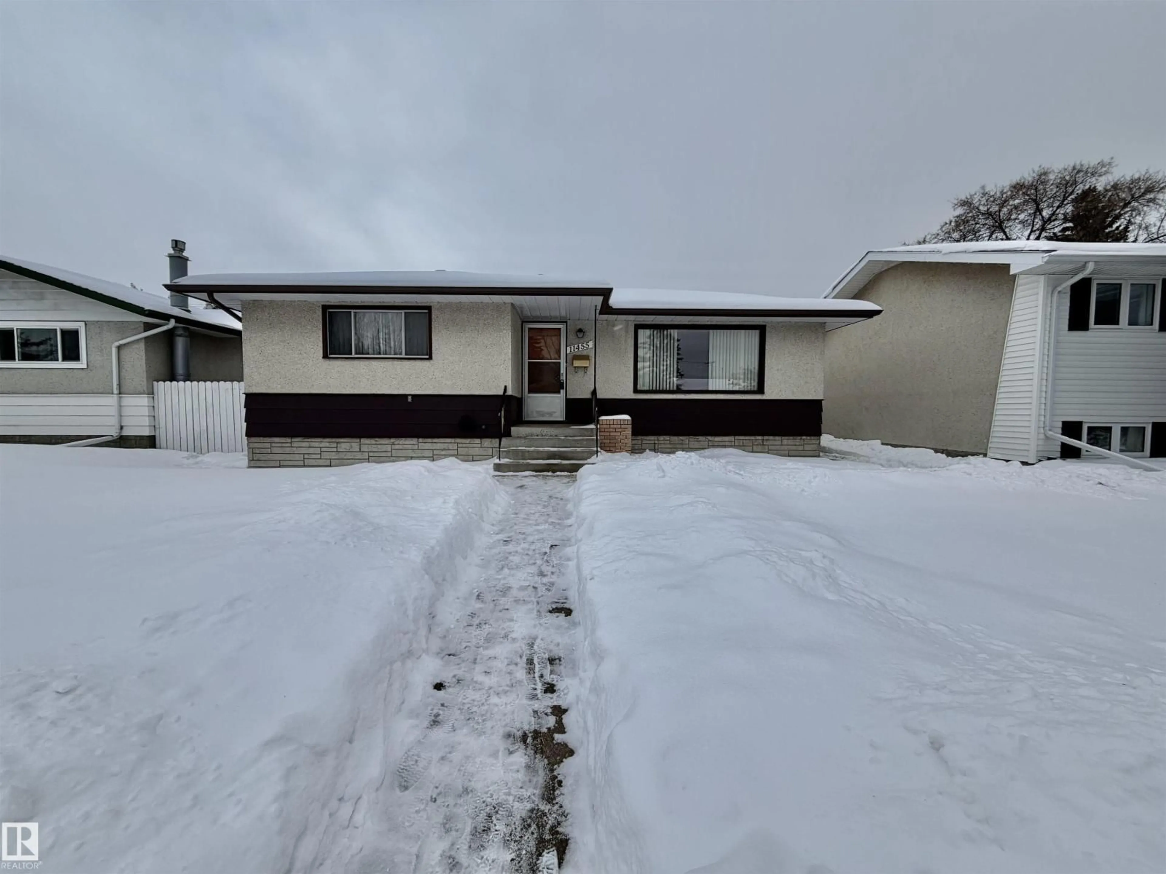 A pic from outside/outdoor area/front of a property/back of a property/a pic from drone, street for 11455 44A AV NW, Edmonton Alberta T6J1A1