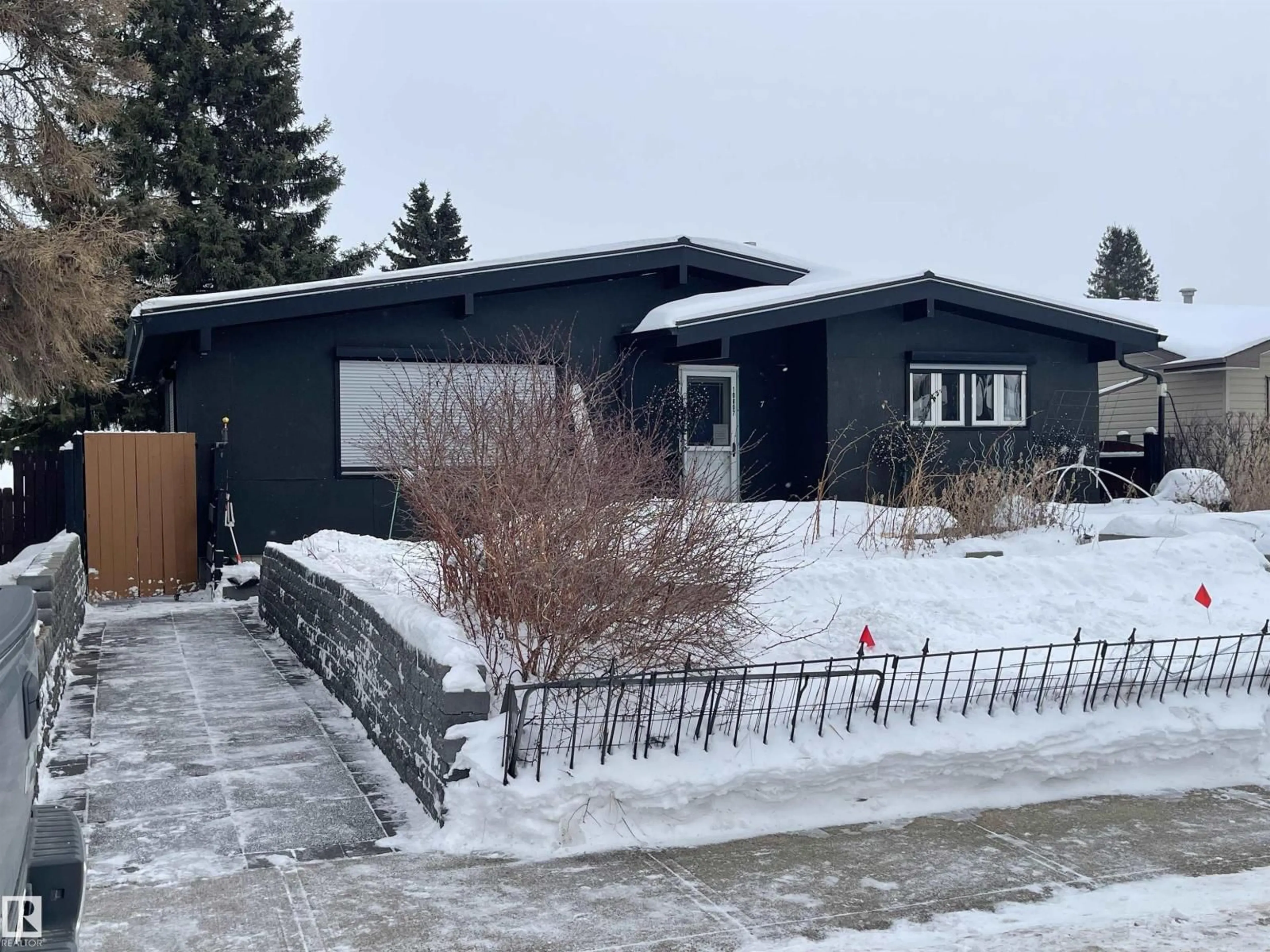 Unknown for 10807 31 ST, Edmonton Alberta T5W1W6