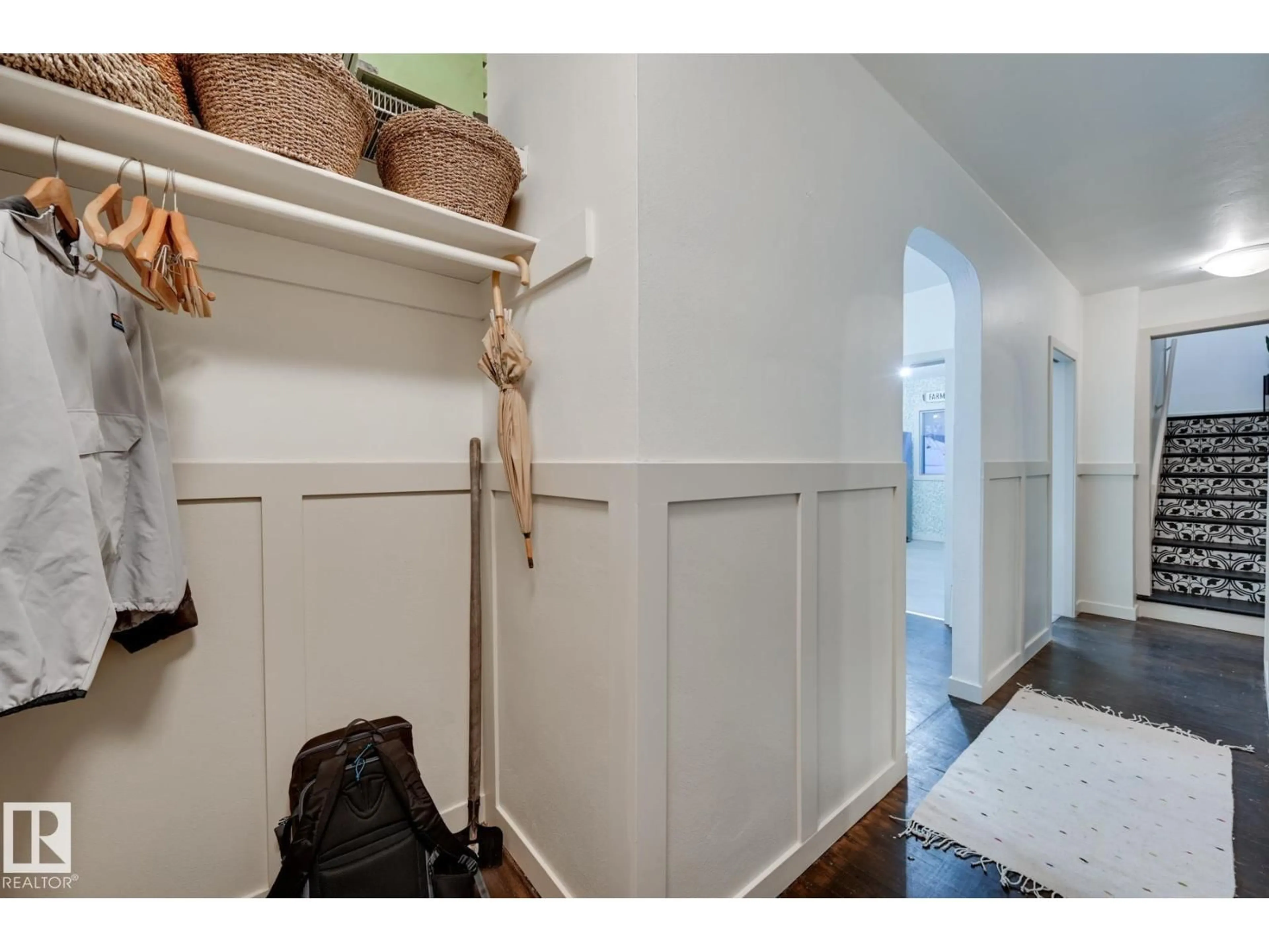 Indoor entryway for 13324 109A AV, Edmonton Alberta T5M2J6