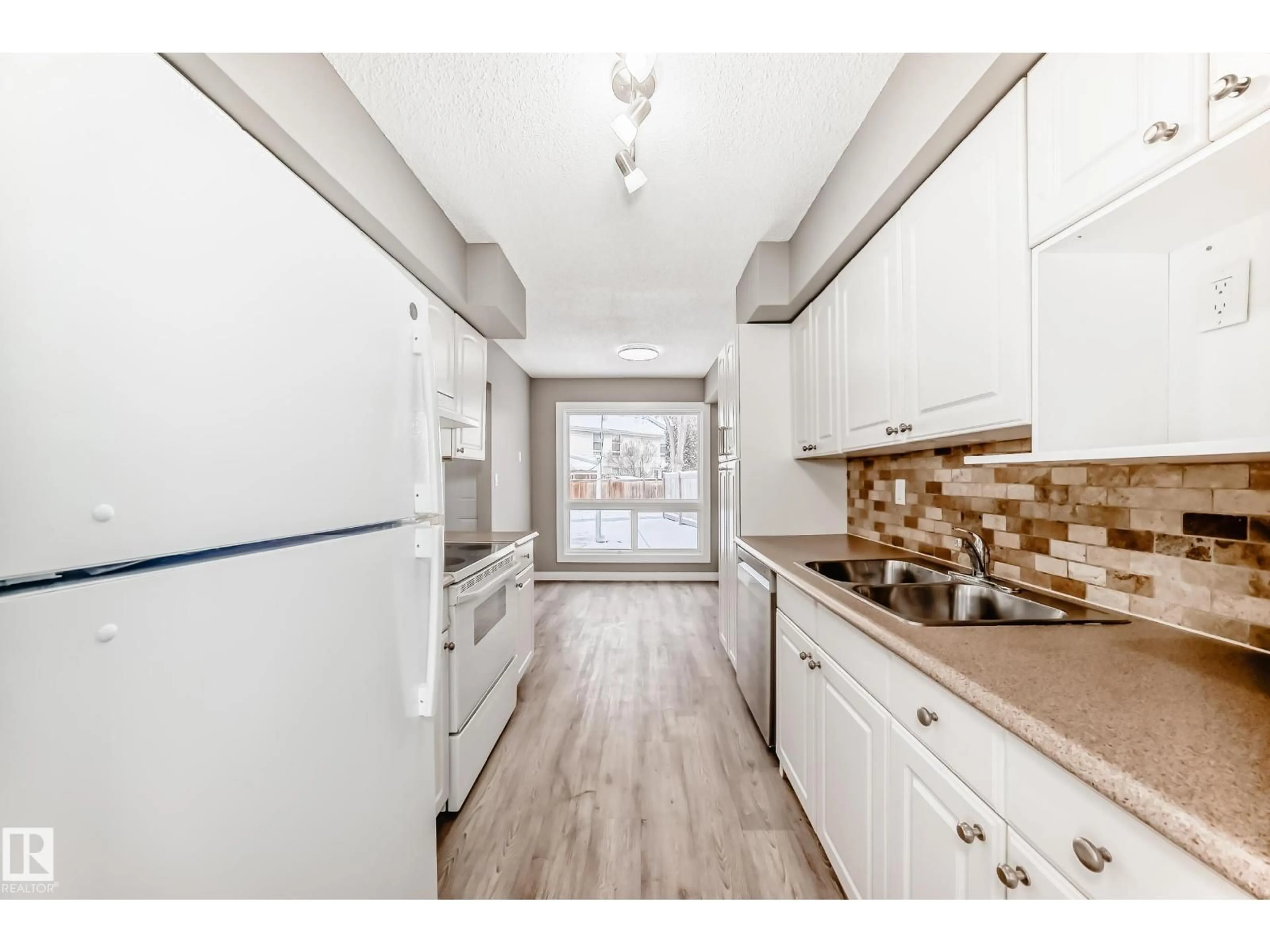 Standard kitchen, unknown for 275 GRANDIN VG, St. Albert Alberta T8N2R6