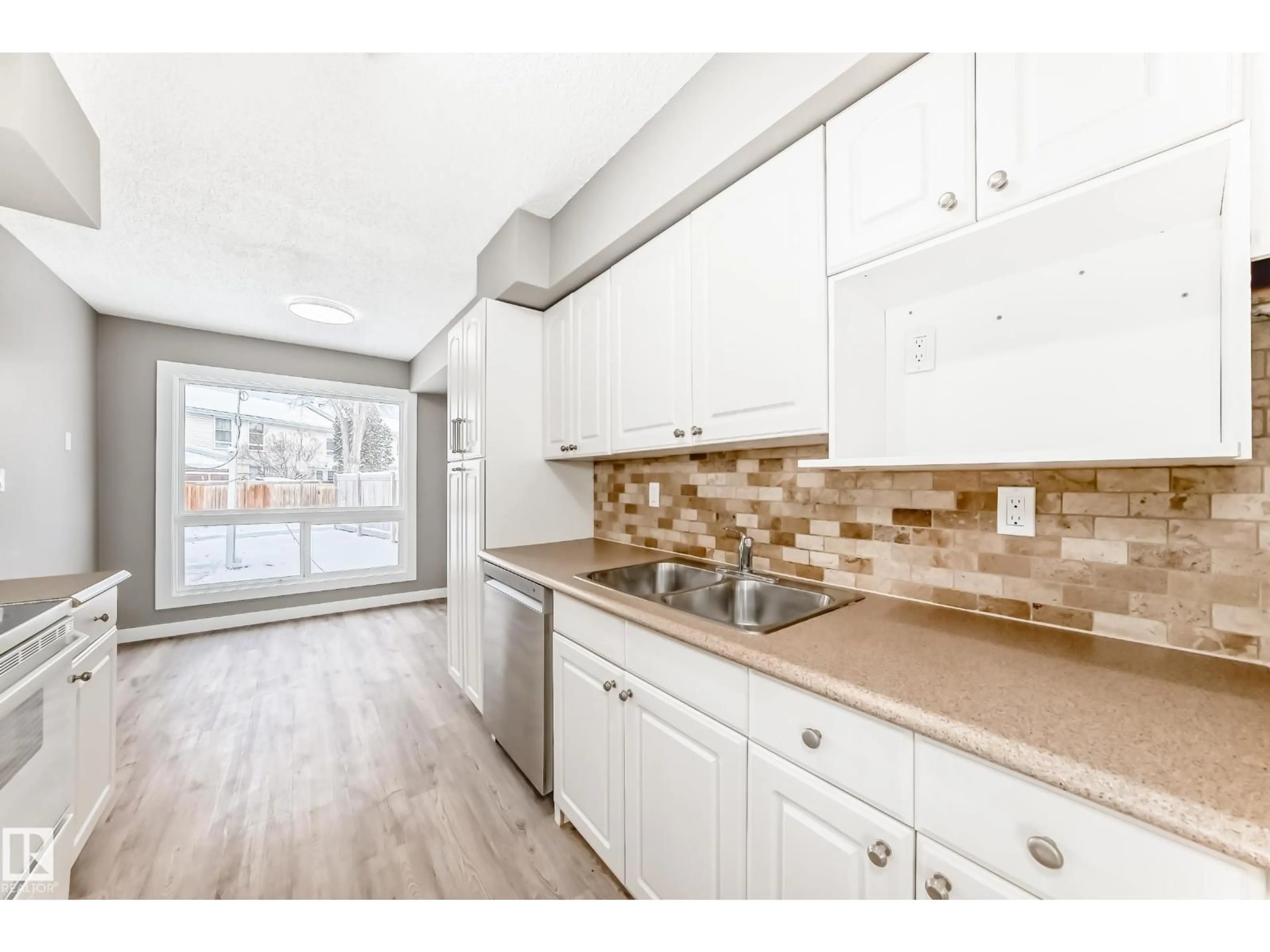 Open concept kitchen, unknown for 275 GRANDIN VG, St. Albert Alberta T8N2R6