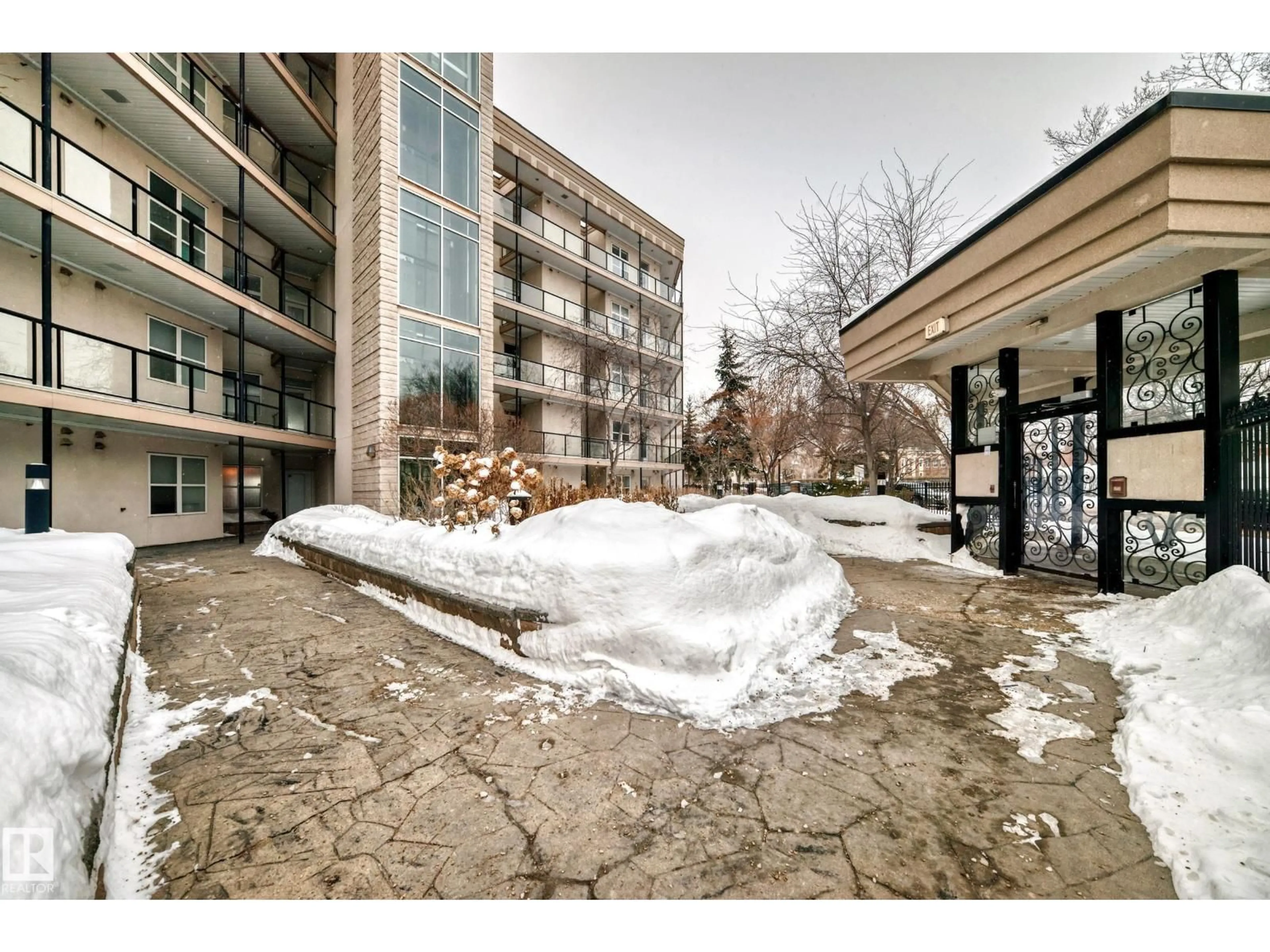 Patio, street for #115 - 9507 101 AV, Edmonton Alberta T5H4R1