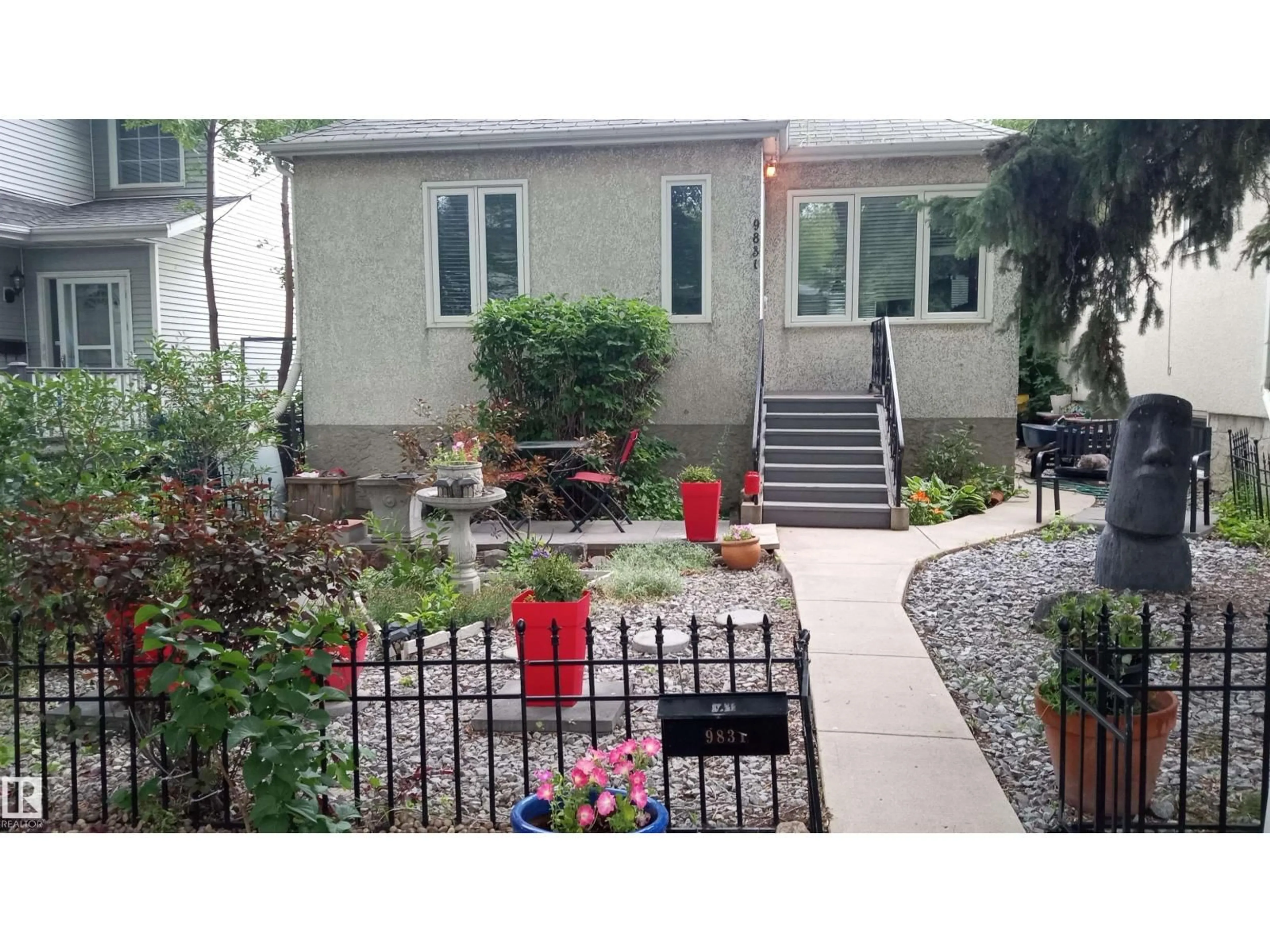 Patio, street for 9831 83 AV, Edmonton Alberta T6E2B8