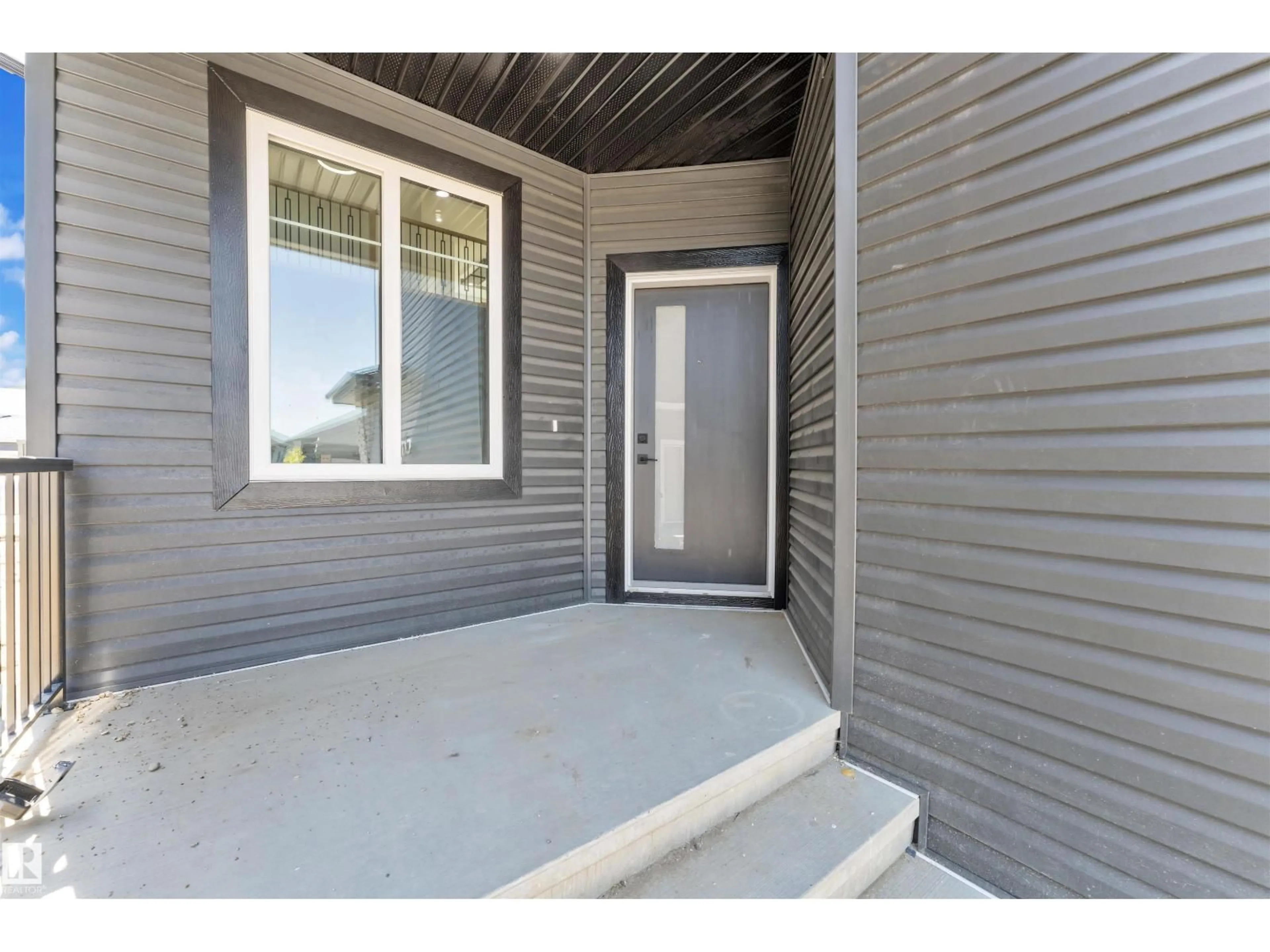 Indoor entryway for 121 LILAC CL, Leduc Alberta T9E1R3