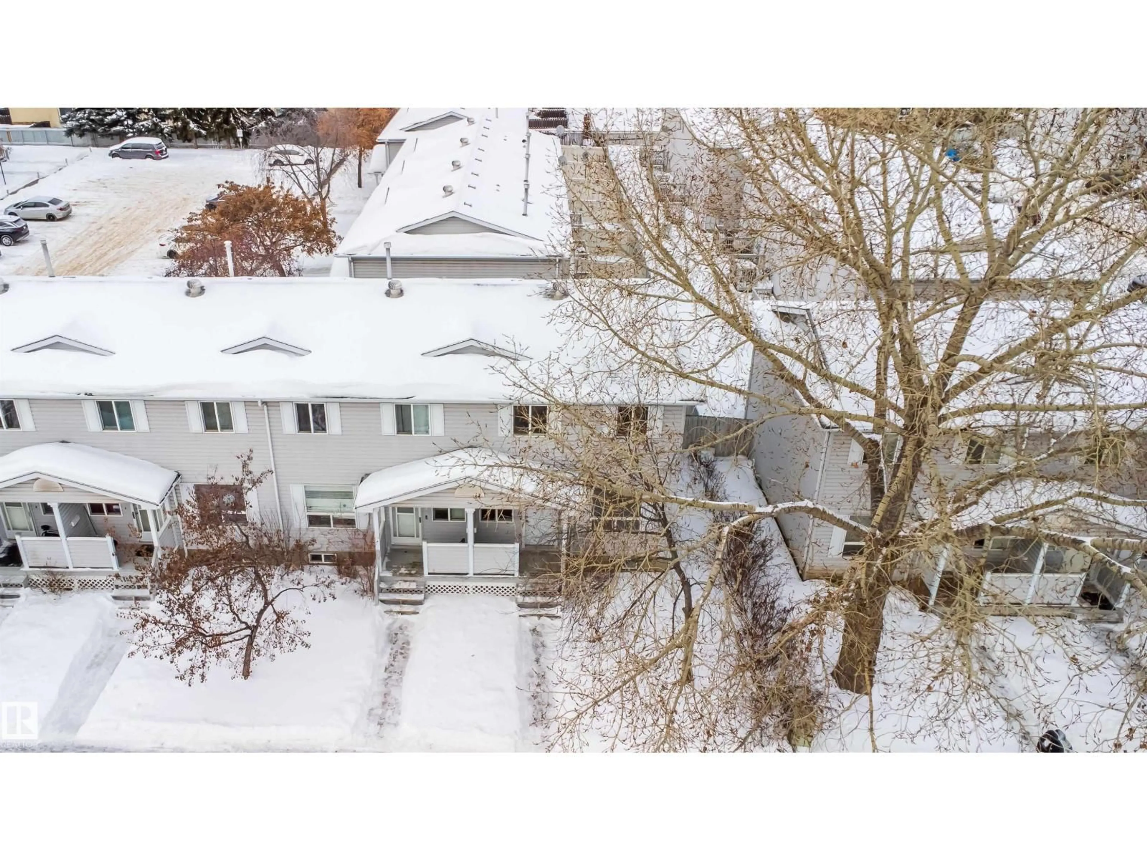 A pic from outside/outdoor area/front of a property/back of a property/a pic from drone, street for 1576 MILL WOODS RD, Edmonton Alberta T6L6V5