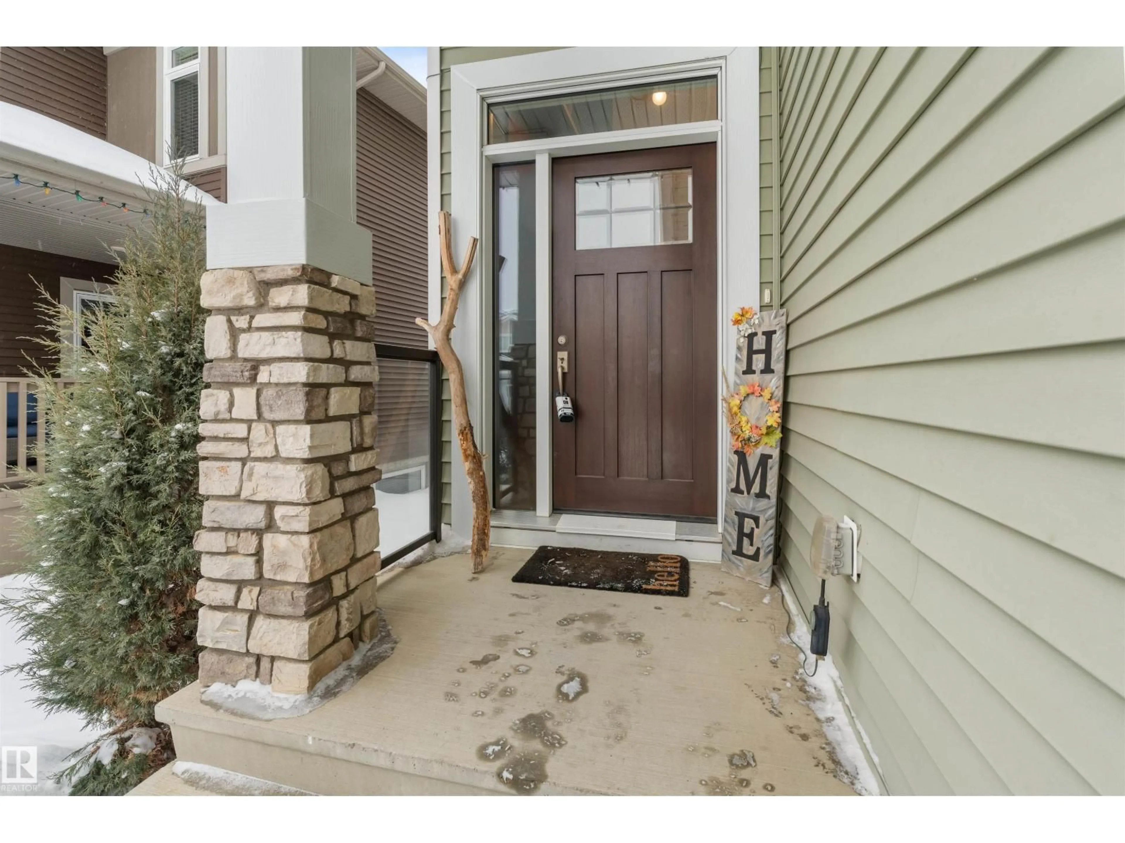 Indoor entryway for 146 JOYAL WY, St. Albert Alberta T8N7V3