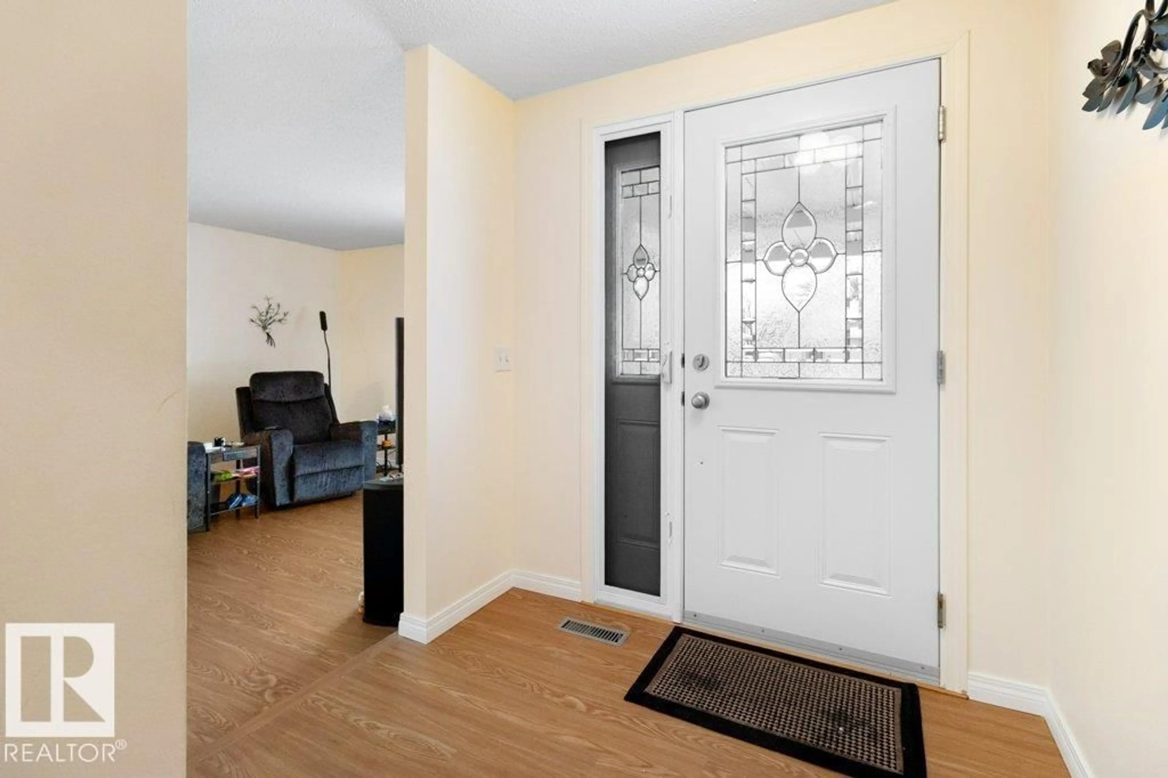 Indoor entryway for 59 WOODBINE RD, Sherwood Park Alberta T8A4A7