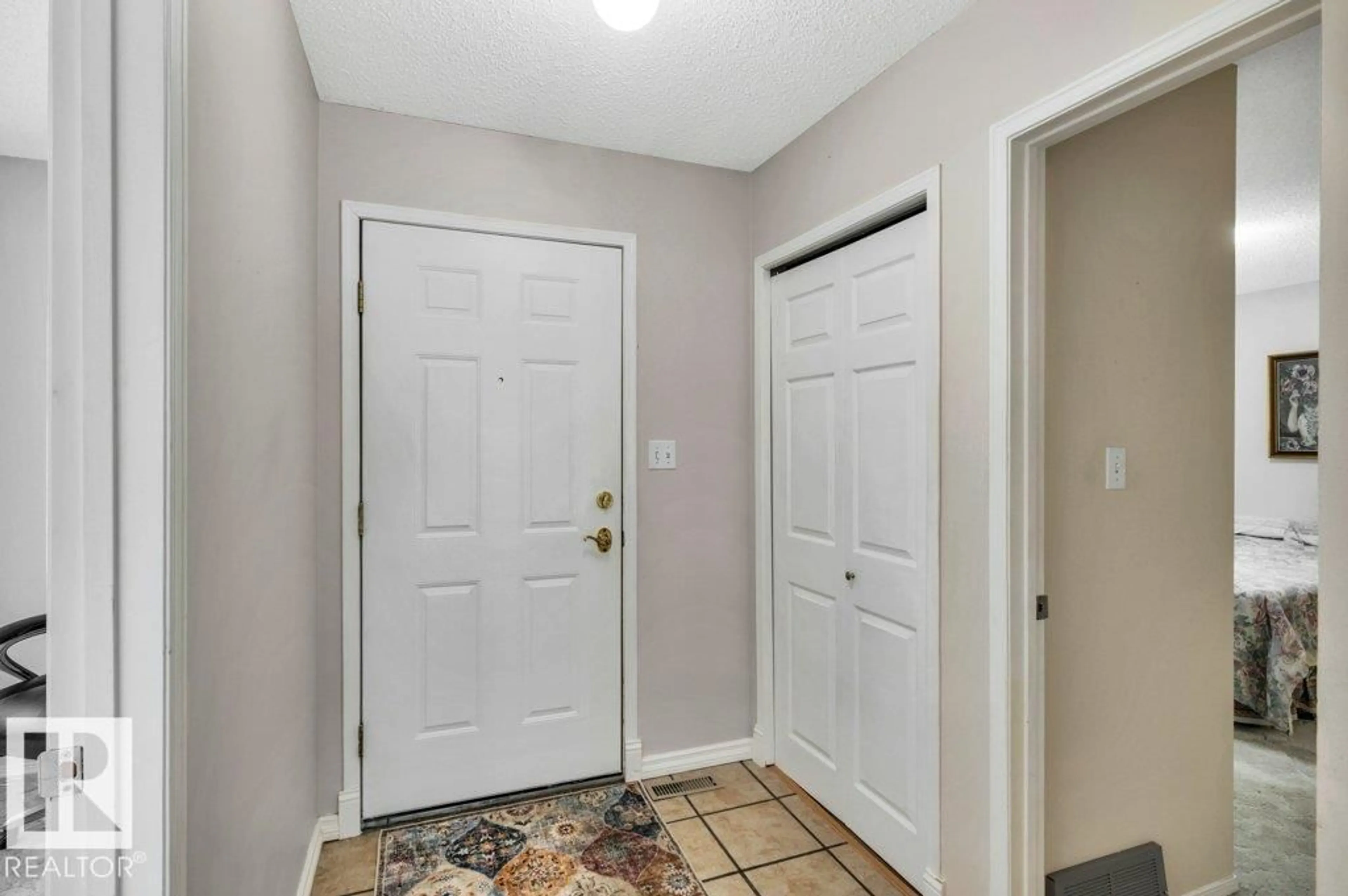 Indoor entryway for 8146 27 AV, Edmonton Alberta T6K4C9