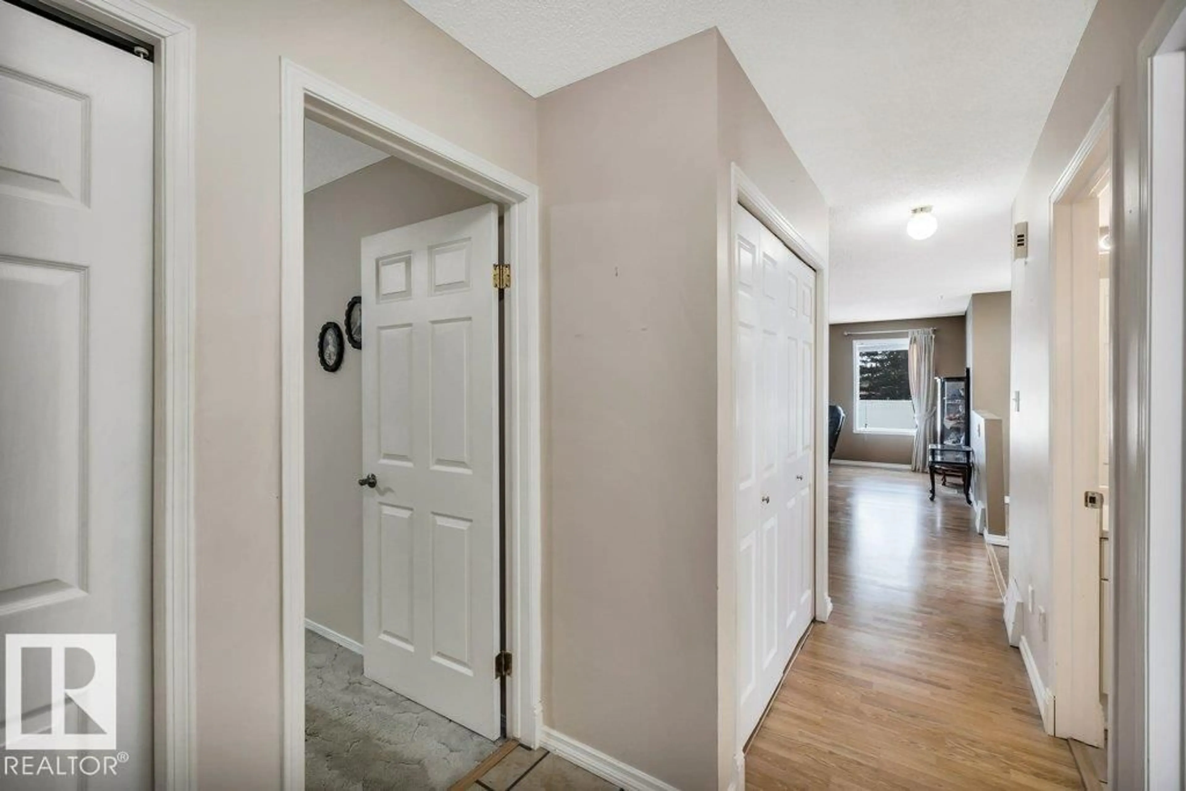 Indoor entryway for 8146 27 AV, Edmonton Alberta T6K4C9