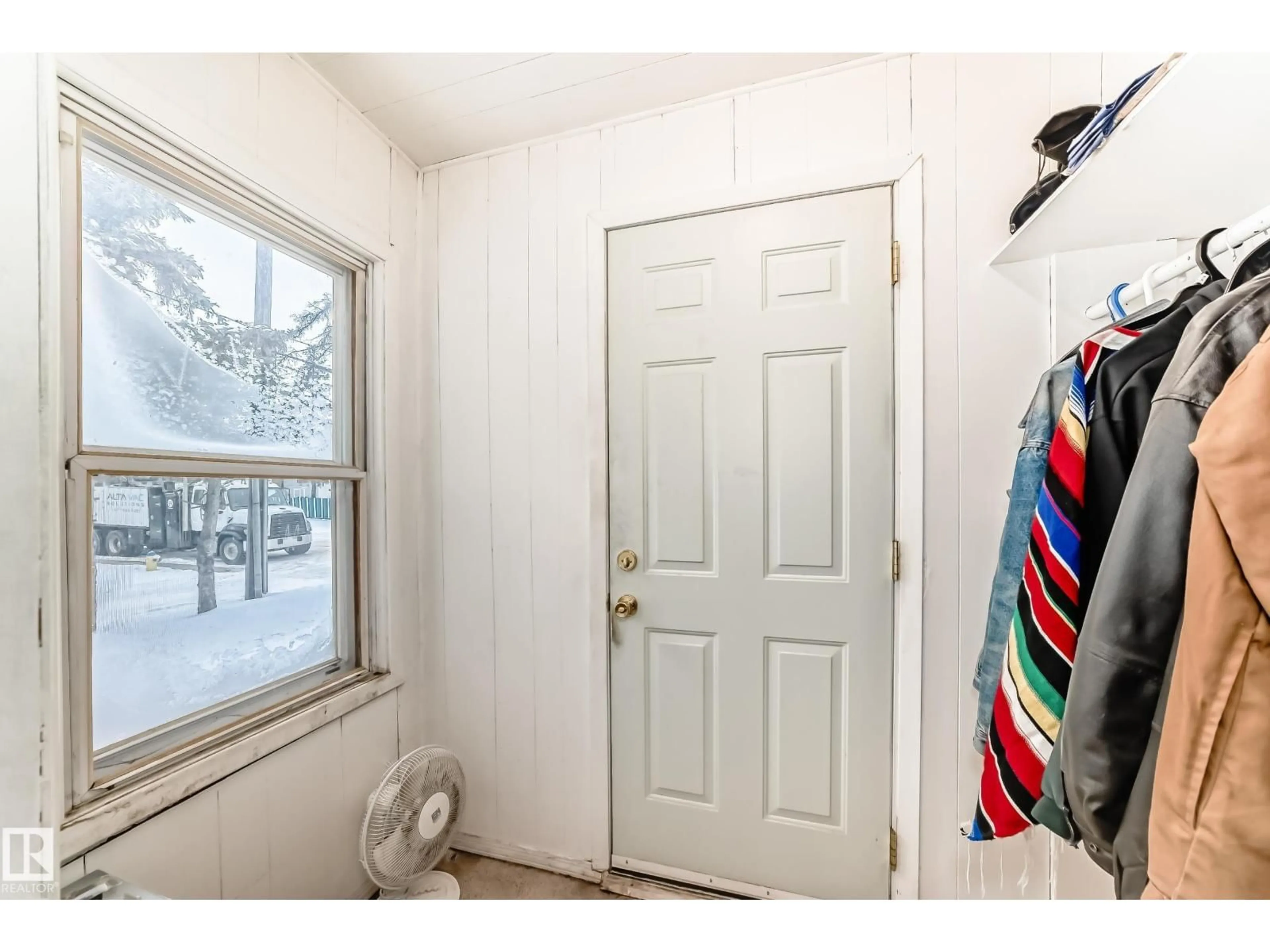 Unknown for 15515 92A AV, Edmonton Alberta T5R5E8