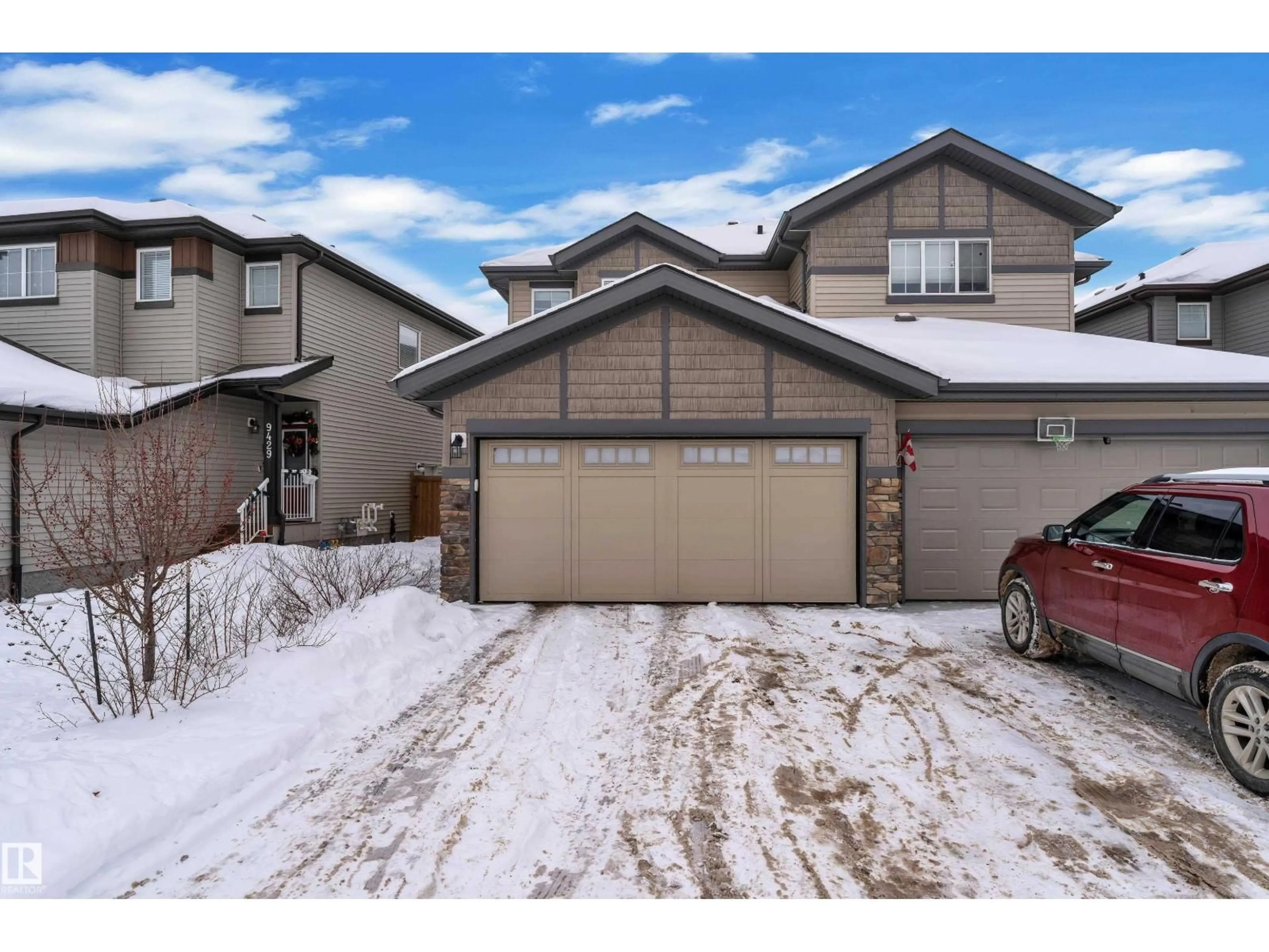 A pic from outside/outdoor area/front of a property/back of a property/a pic from drone, street for NW - 9425 206A ST, Edmonton Alberta T5T7M8