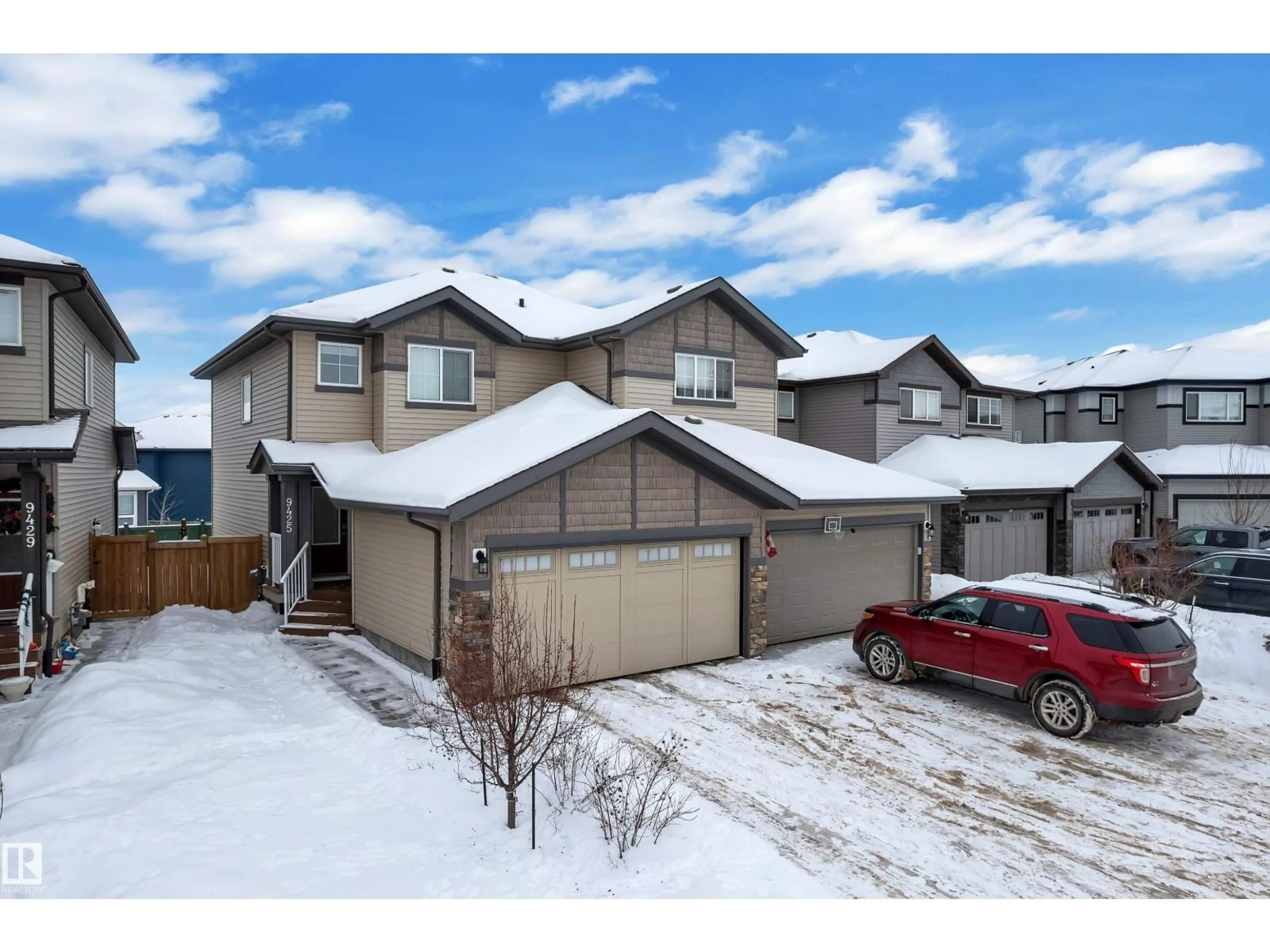 A pic from outside/outdoor area/front of a property/back of a property/a pic from drone, street for NW - 9425 206A ST, Edmonton Alberta T5T7M8