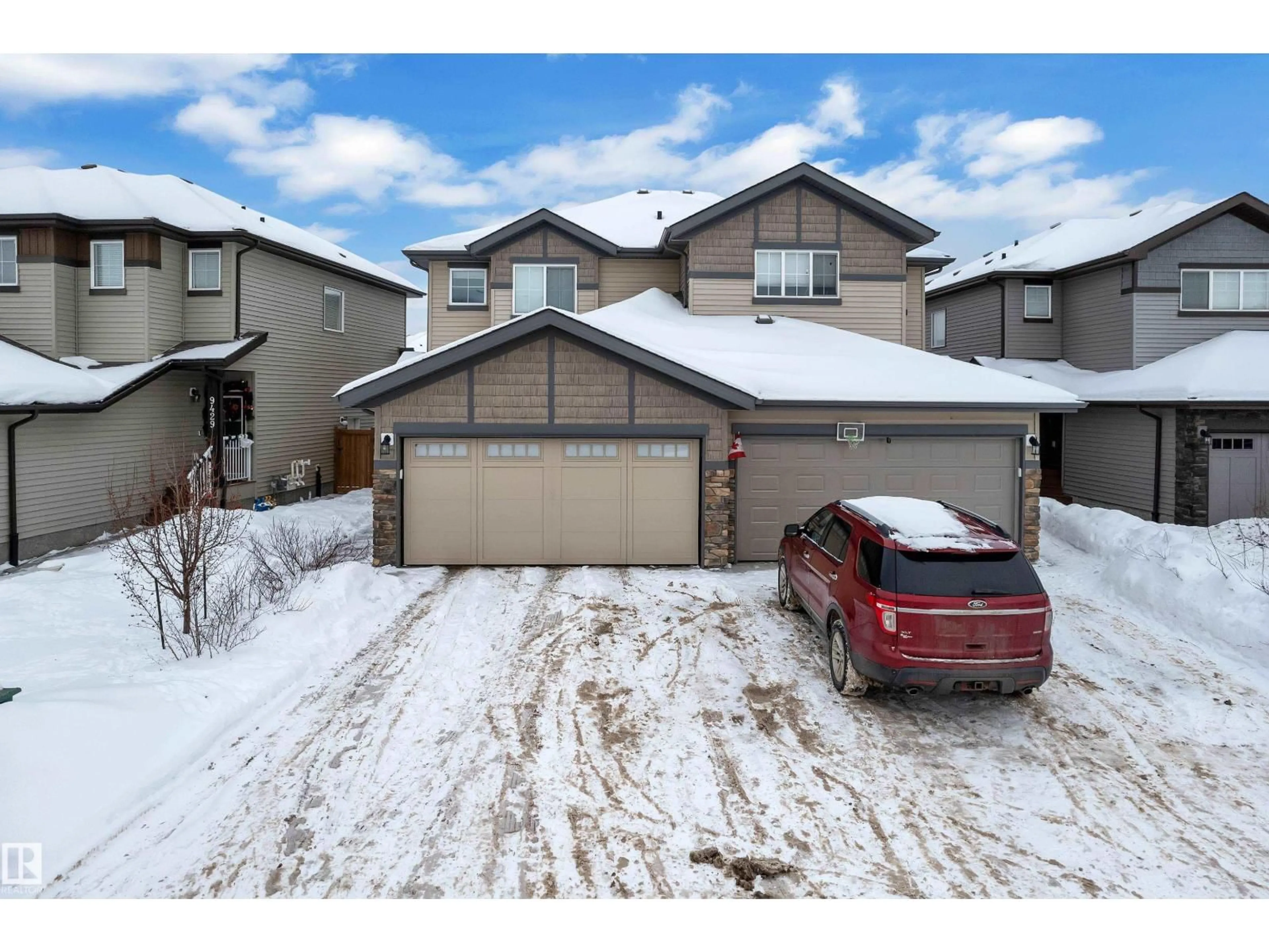 A pic from outside/outdoor area/front of a property/back of a property/a pic from drone, street for NW - 9425 206A ST, Edmonton Alberta T5T7M8
