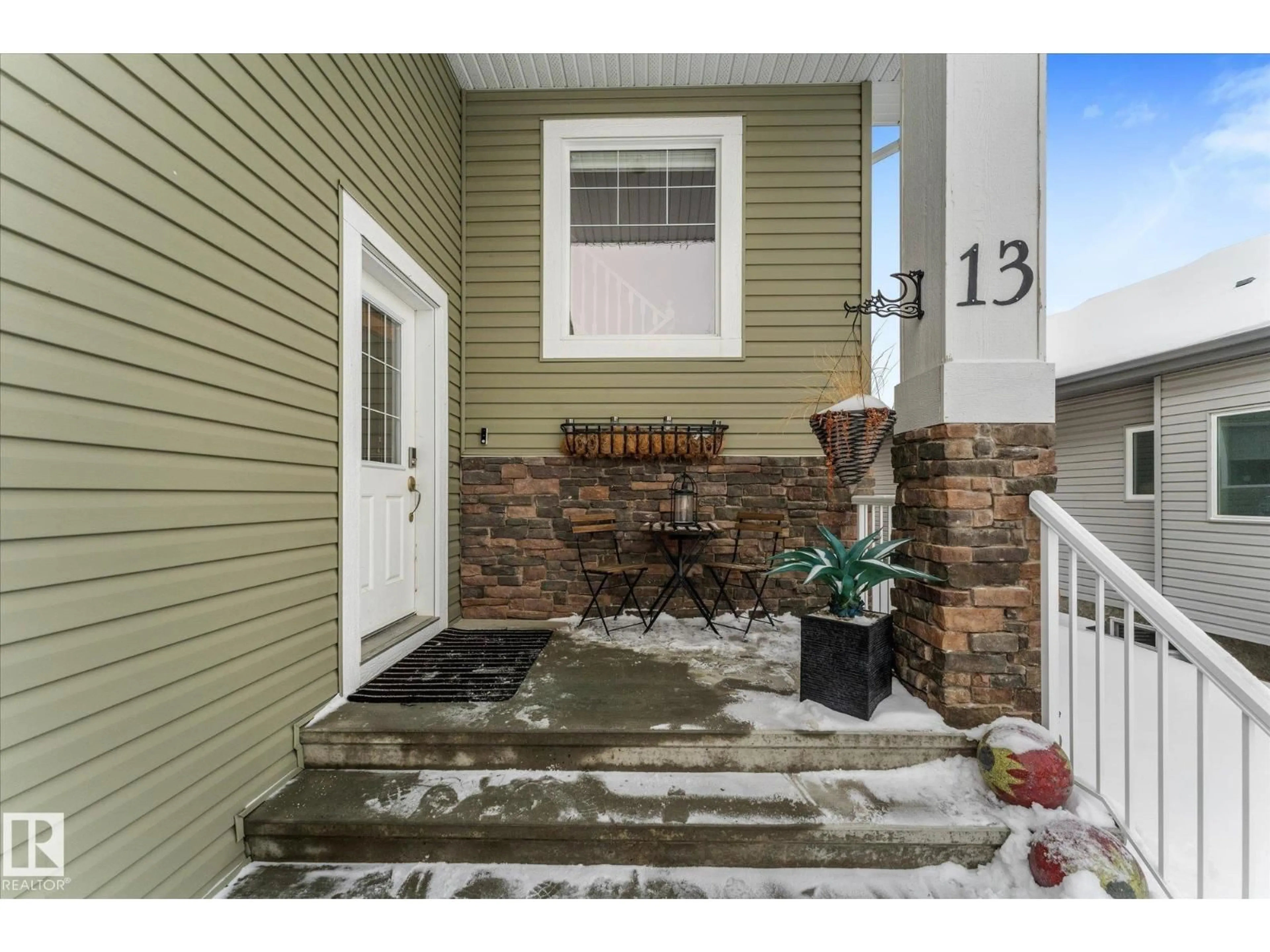Indoor entryway for 13 HERON LINK, Spruce Grove Alberta T7X0E8