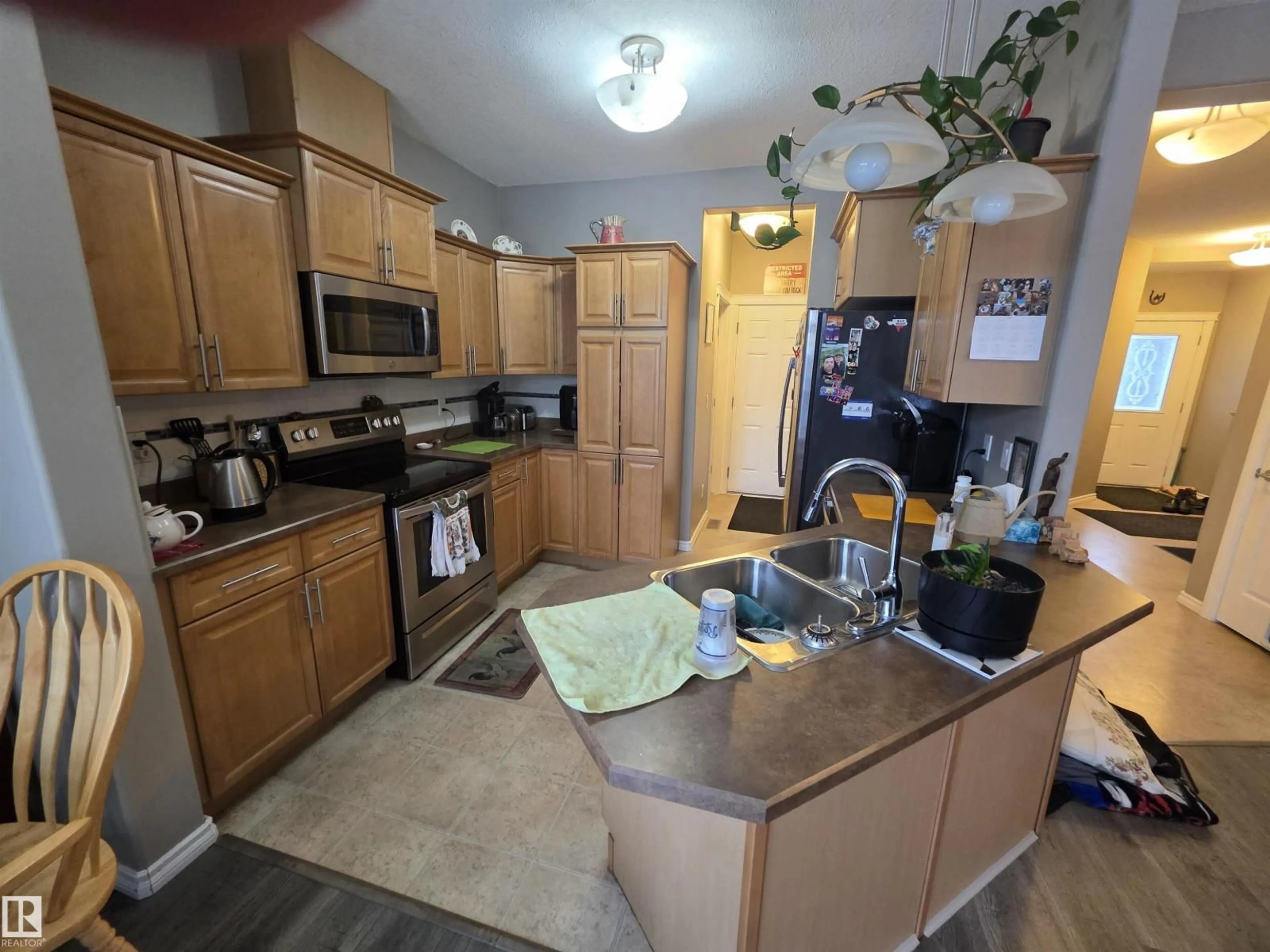 Standard kitchen, unknown for 210 SUMMERWOOD BV, Sherwood Park Alberta T8H0C8