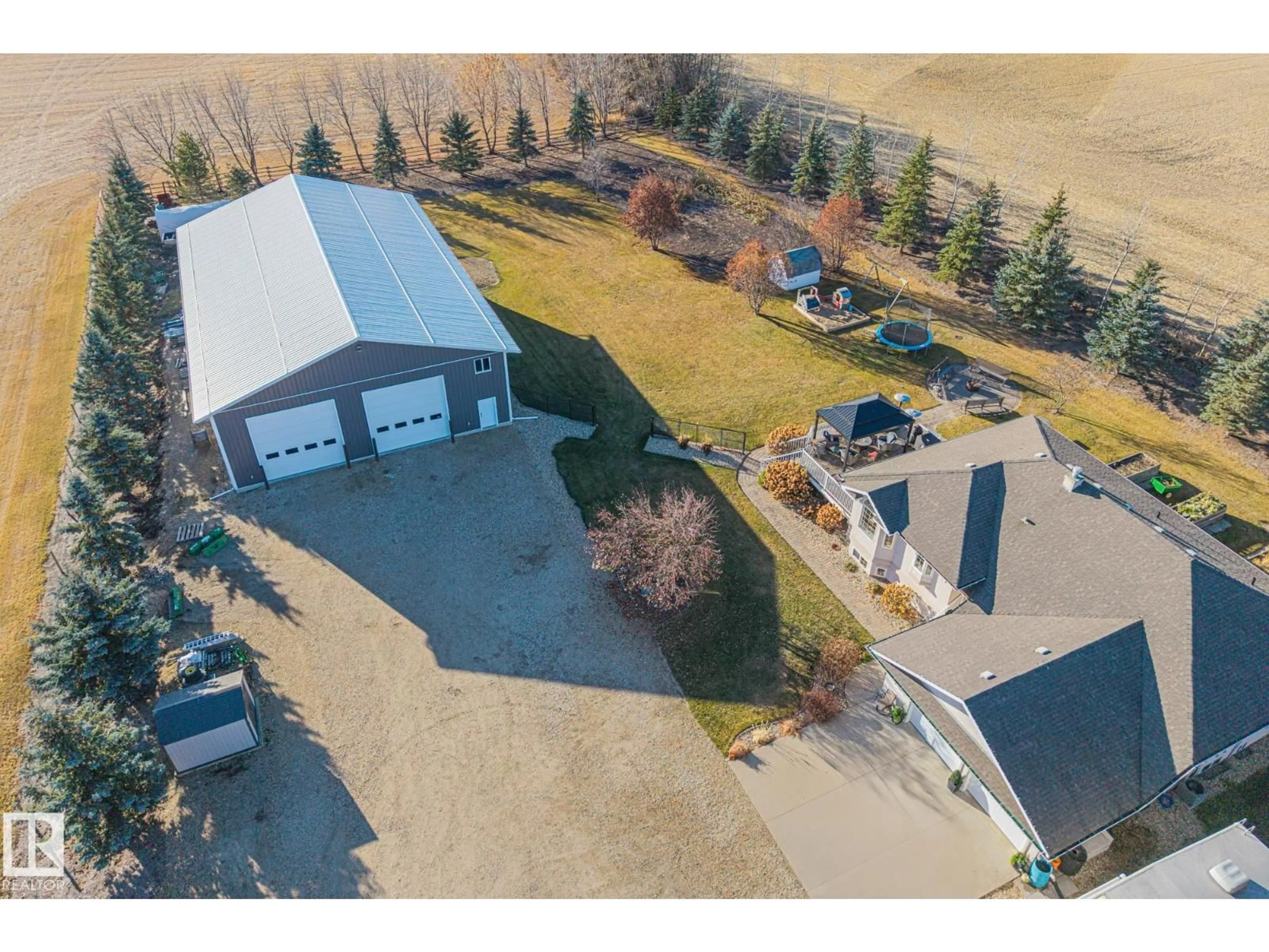 A pic from outside/outdoor area/front of a property/back of a property/a pic from drone, building for 2 DISCOVERY AV, Rural Sturgeon County Alberta T8R1N5
