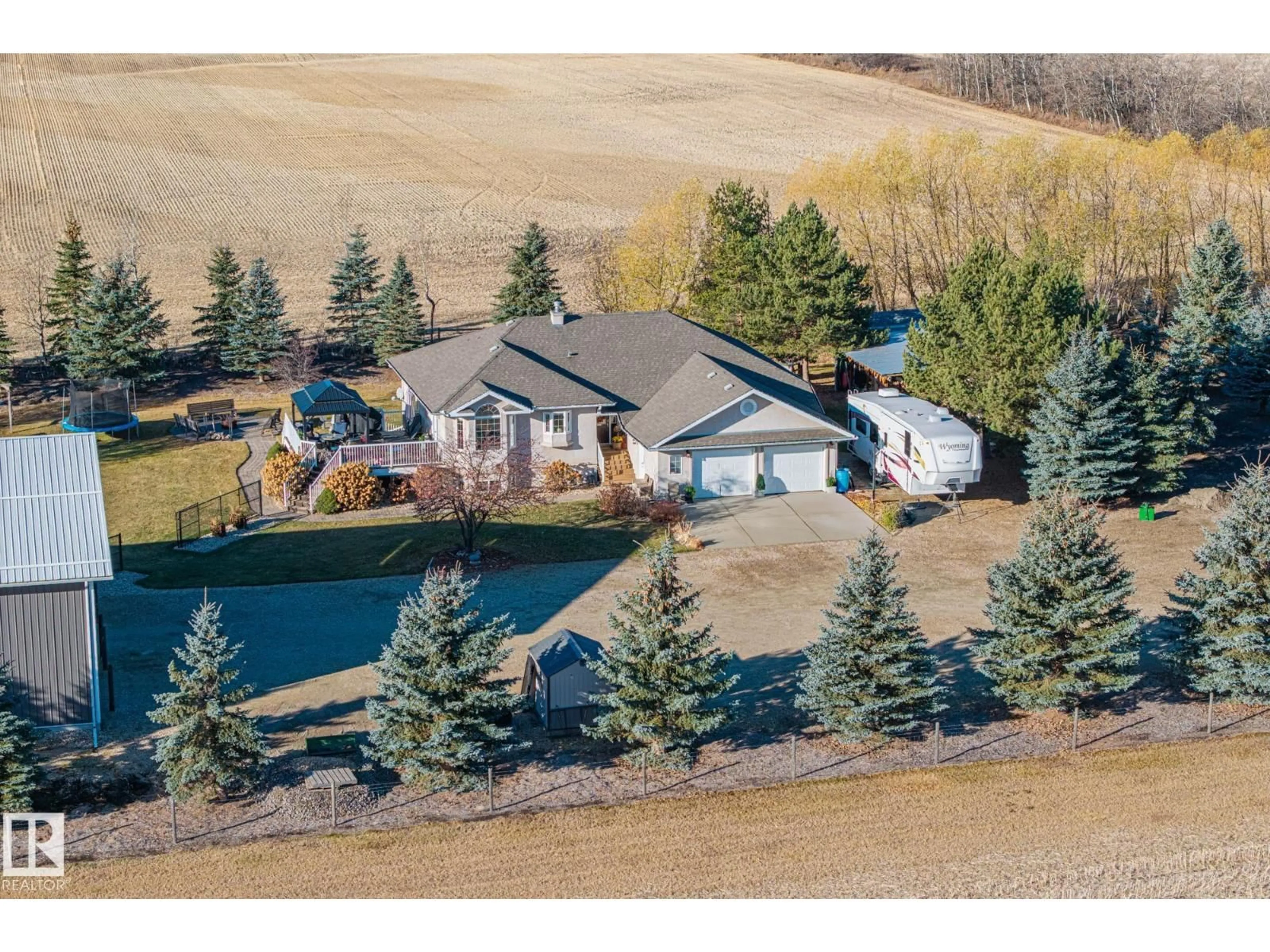 A pic from outside/outdoor area/front of a property/back of a property/a pic from drone, water/lake/river/ocean view for 2 DISCOVERY AV, Rural Sturgeon County Alberta T8R1N5