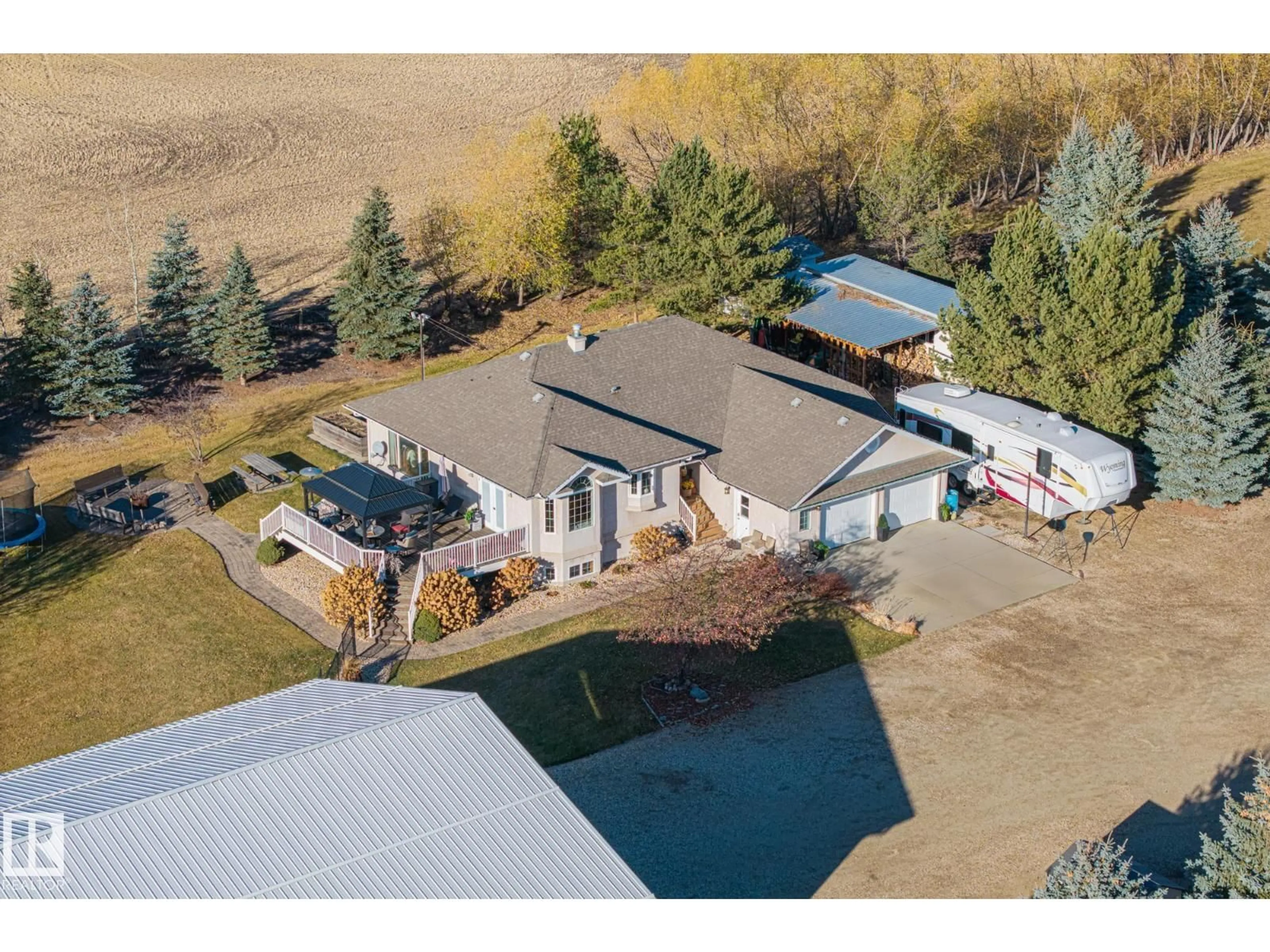 A pic from outside/outdoor area/front of a property/back of a property/a pic from drone, building for 2 DISCOVERY AV, Rural Sturgeon County Alberta T8R1N5