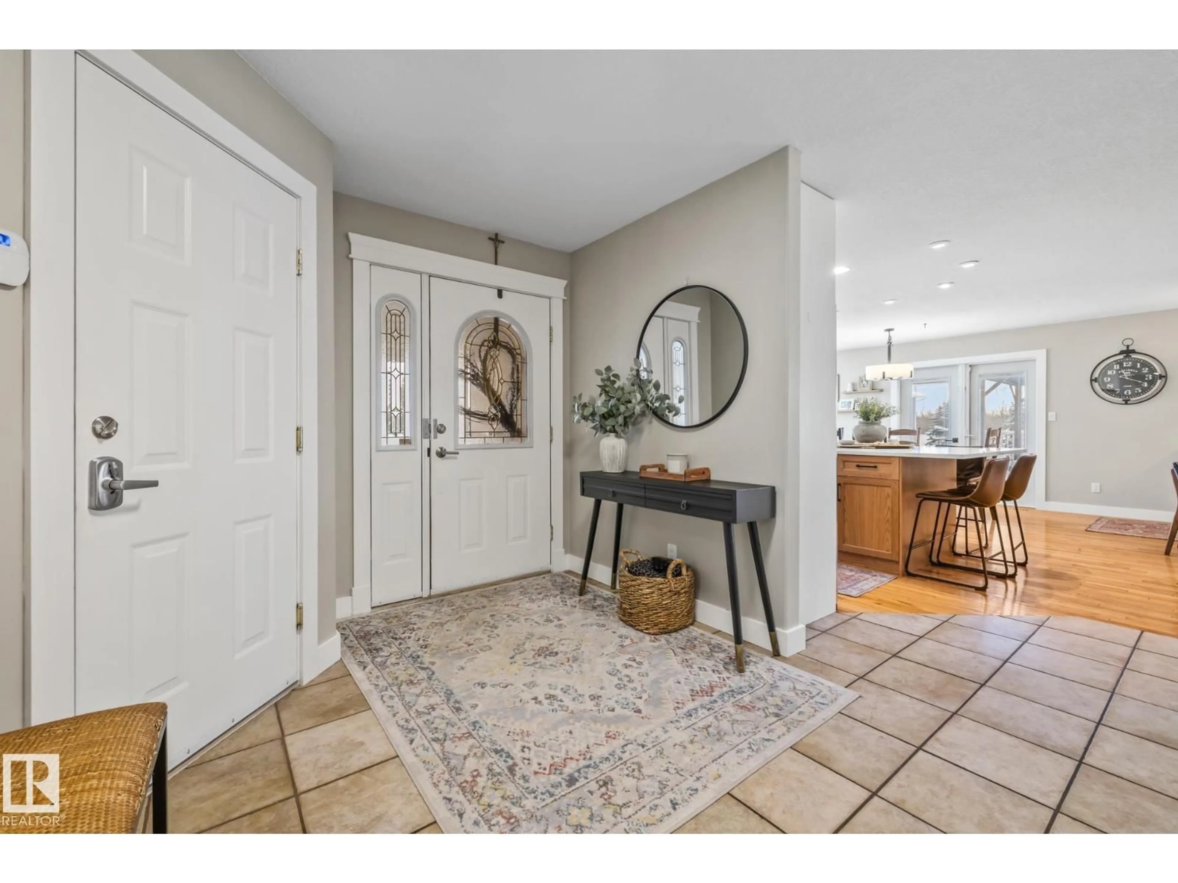 Indoor entryway for 2 DISCOVERY AV, Rural Sturgeon County Alberta T8R1N5