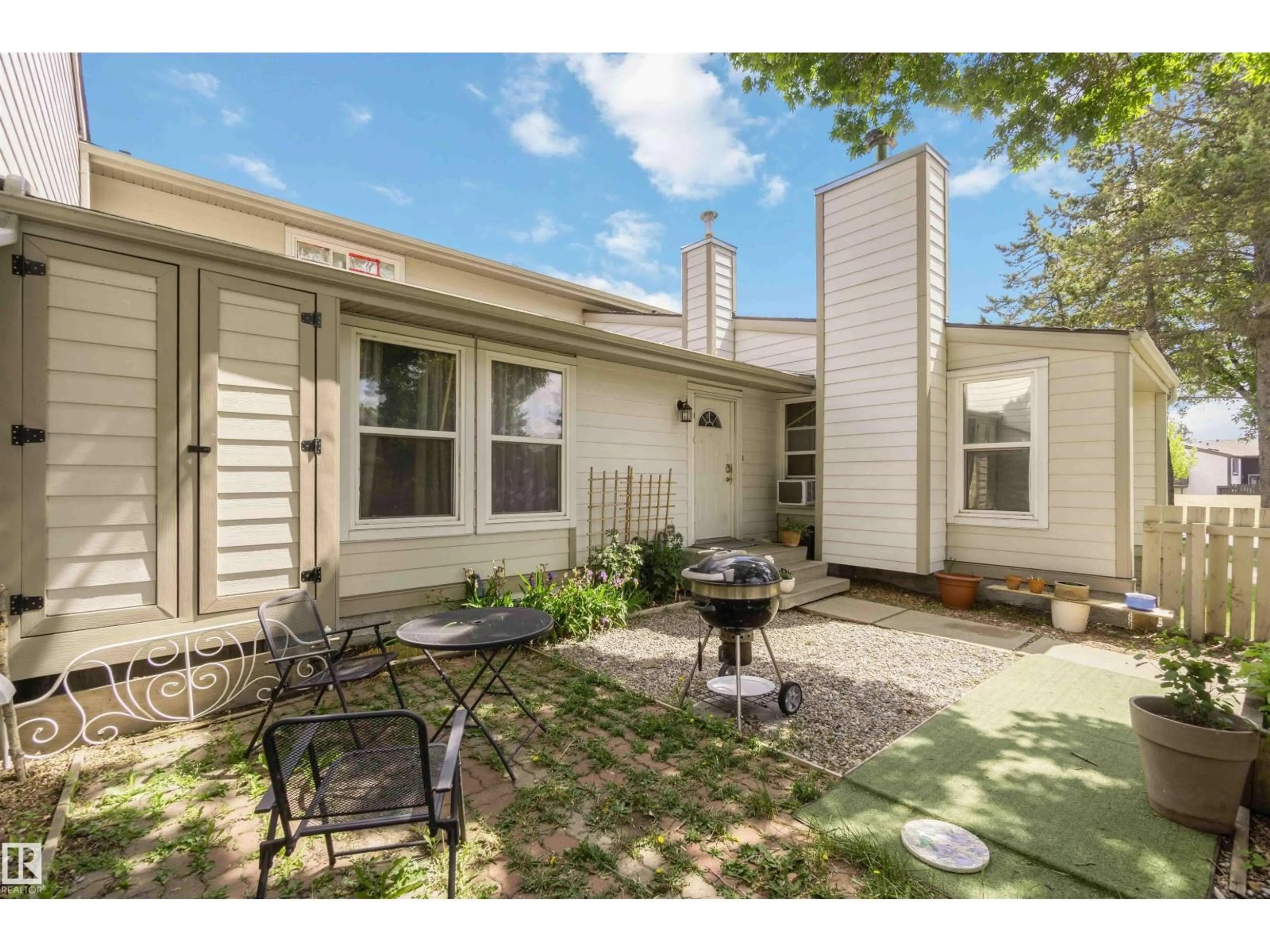 Patio, street for 7026 MILL WOODS RD S, Edmonton Alberta T6K3M3