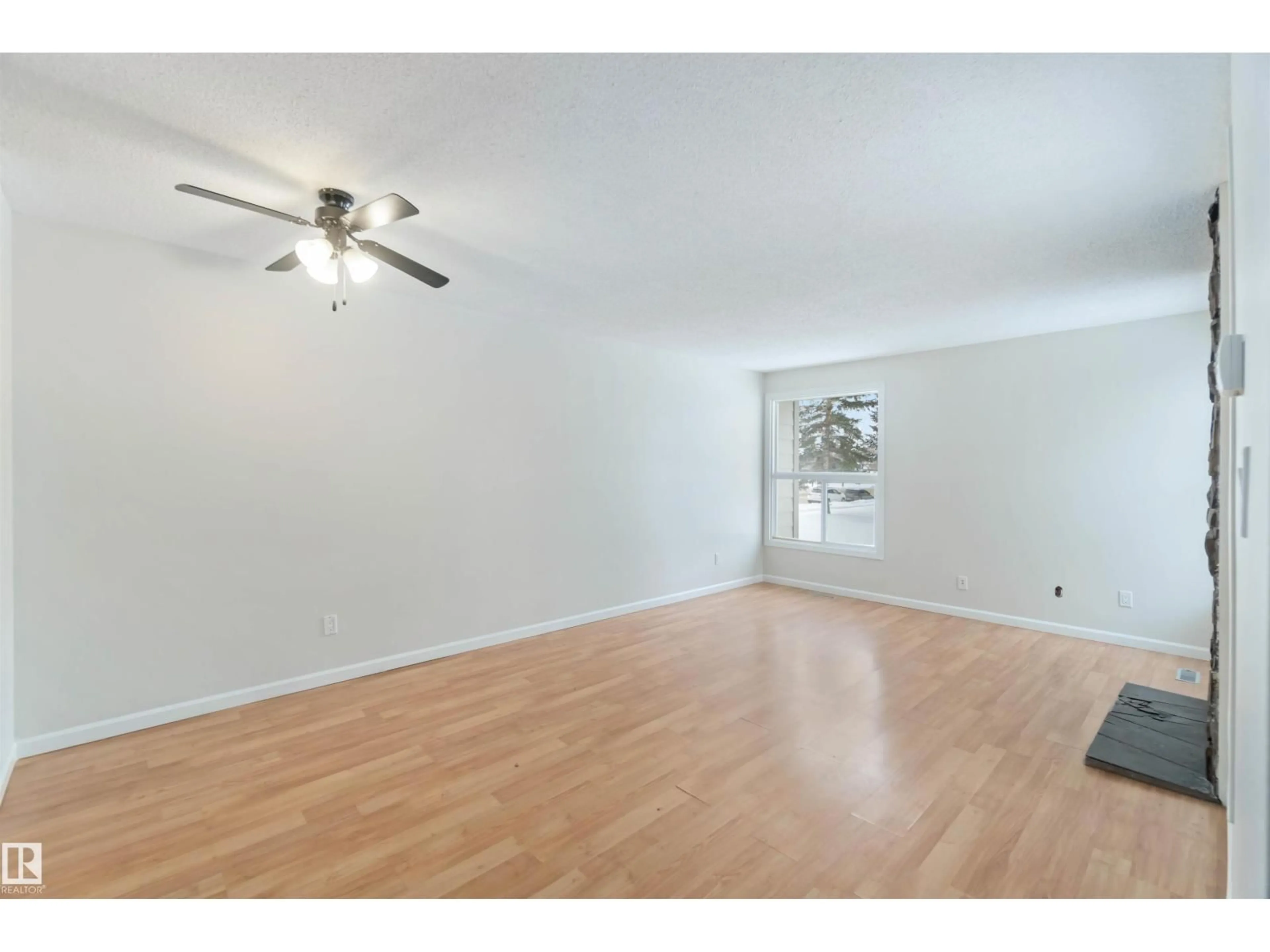 A pic of a room for 7026 MILL WOODS RD S, Edmonton Alberta T6K3M3