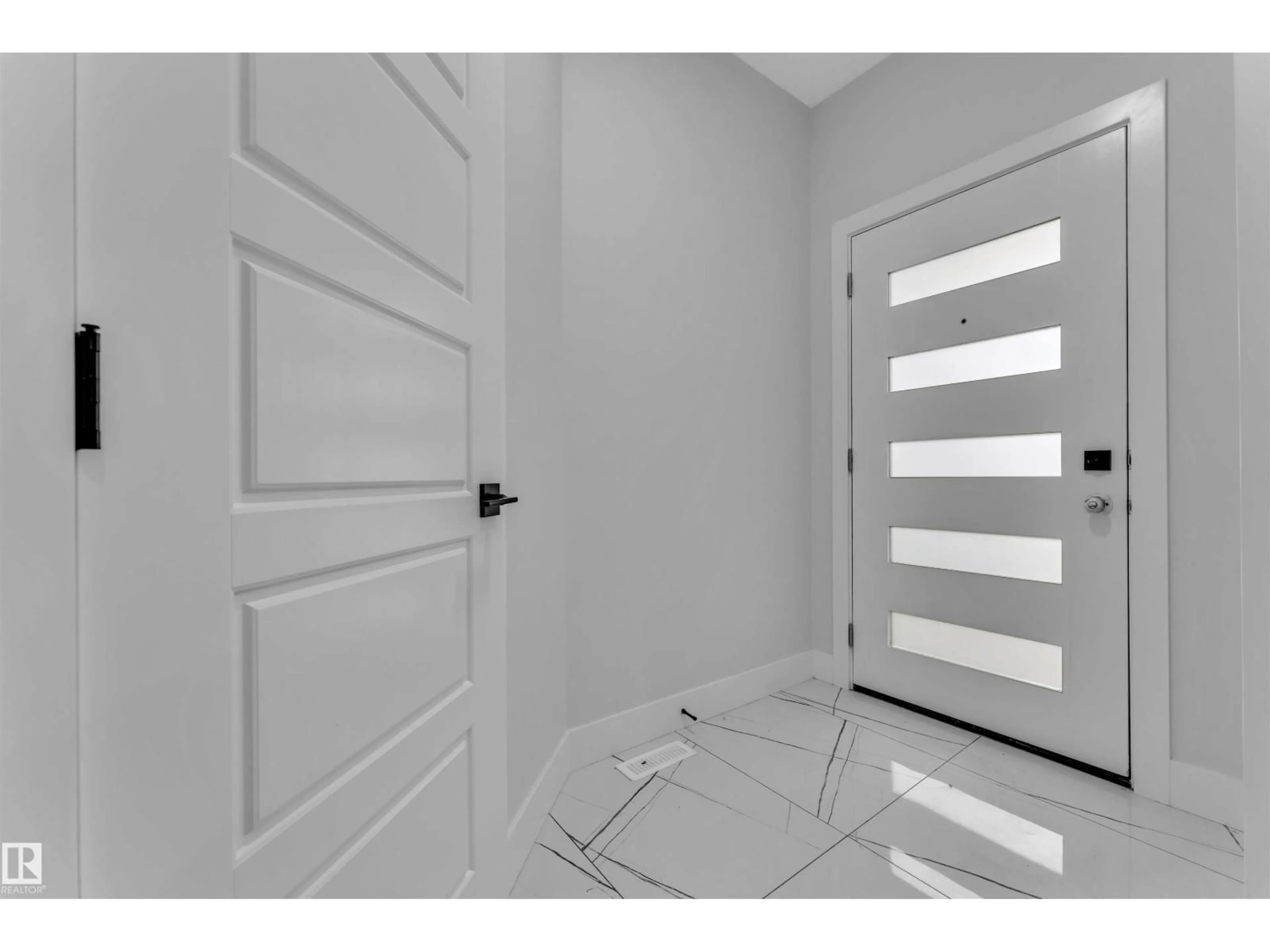 Indoor entryway for 22827 80 AV, Edmonton Alberta T5T7X8