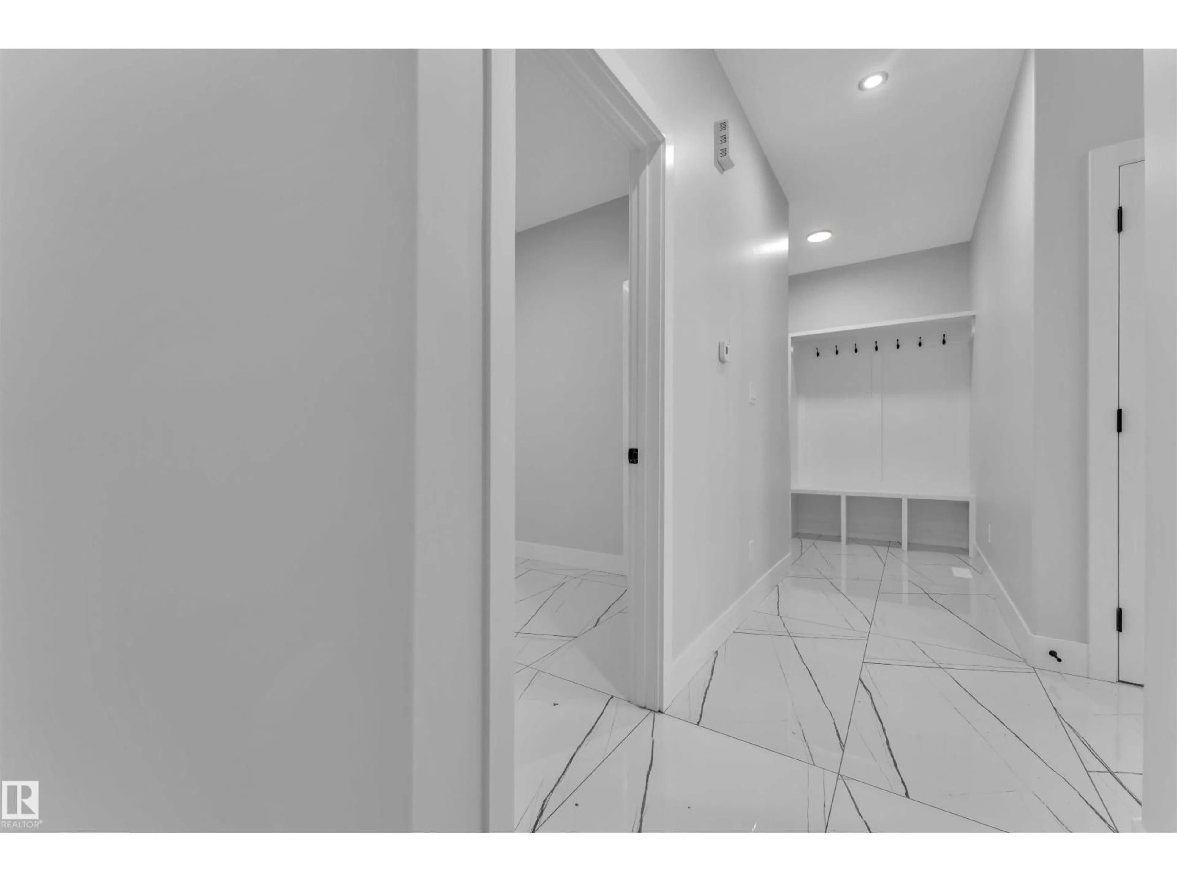 Indoor entryway for 22827 80 AV, Edmonton Alberta T5T7X8