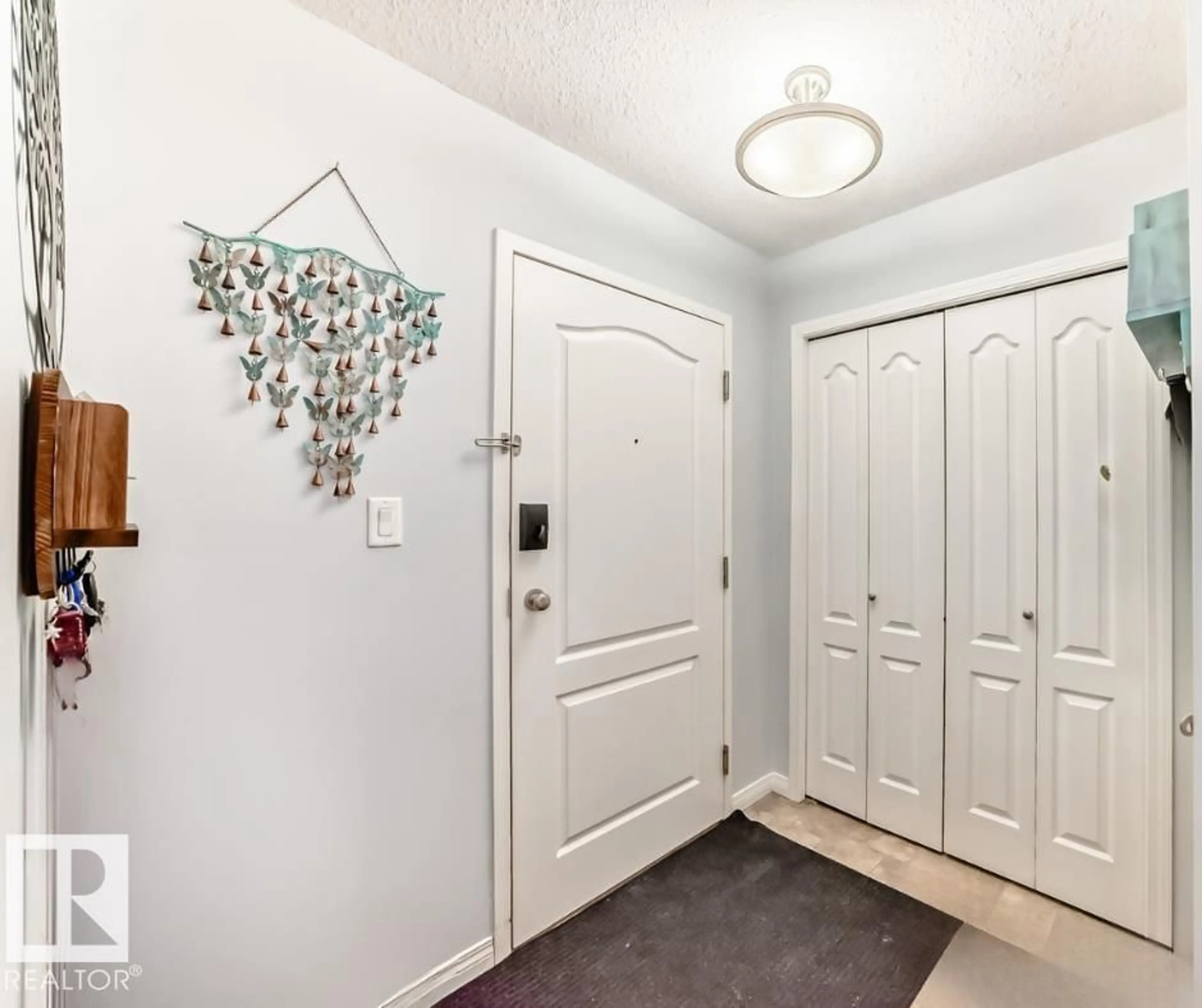 Indoor entryway for 108 - 4903 47 AV NW, Stony Plain Alberta T7Z0C6