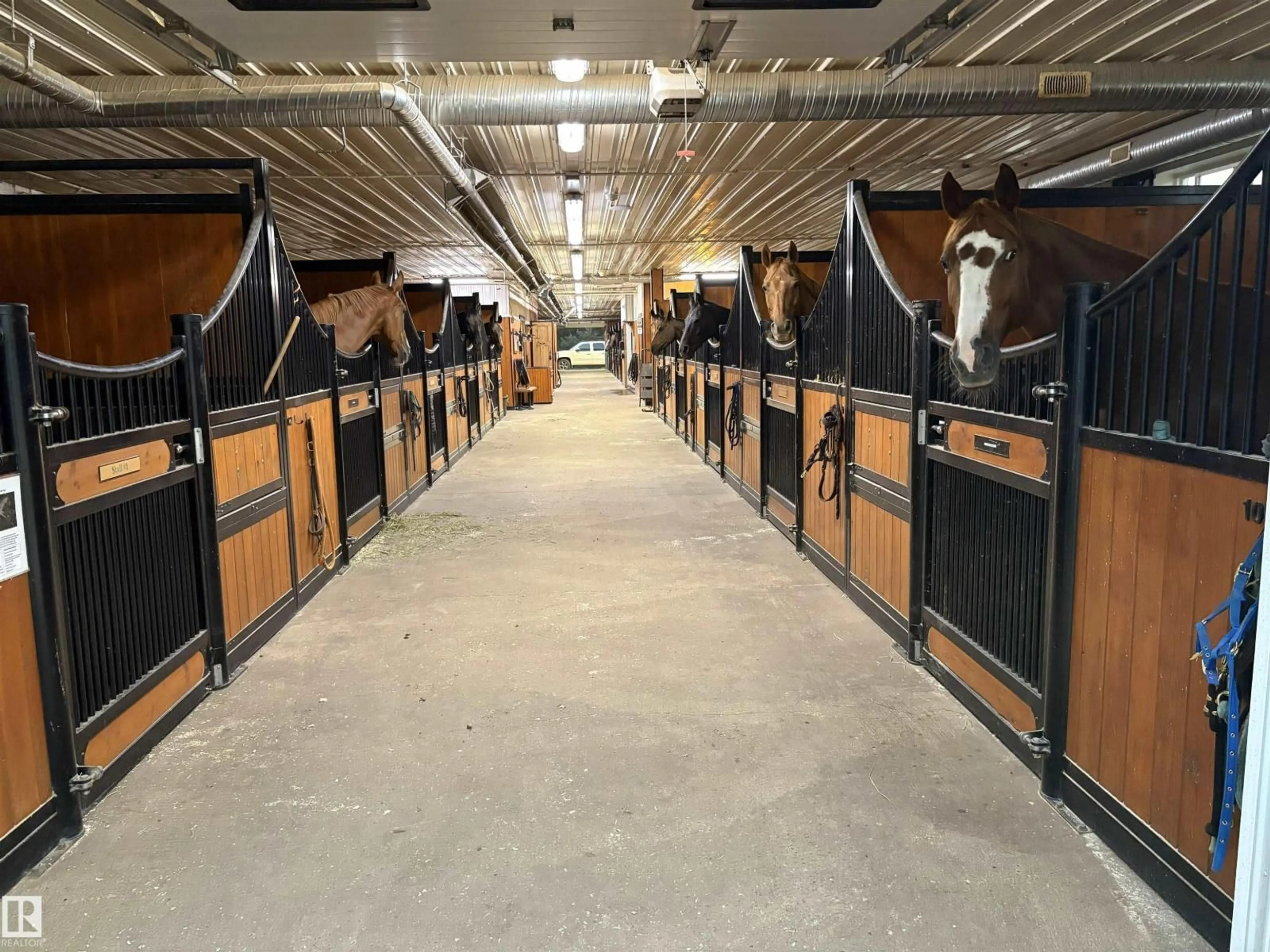 Indoor foyer for 26113 TWP RD 514, Rural Parkland County Alberta T7Y1B5