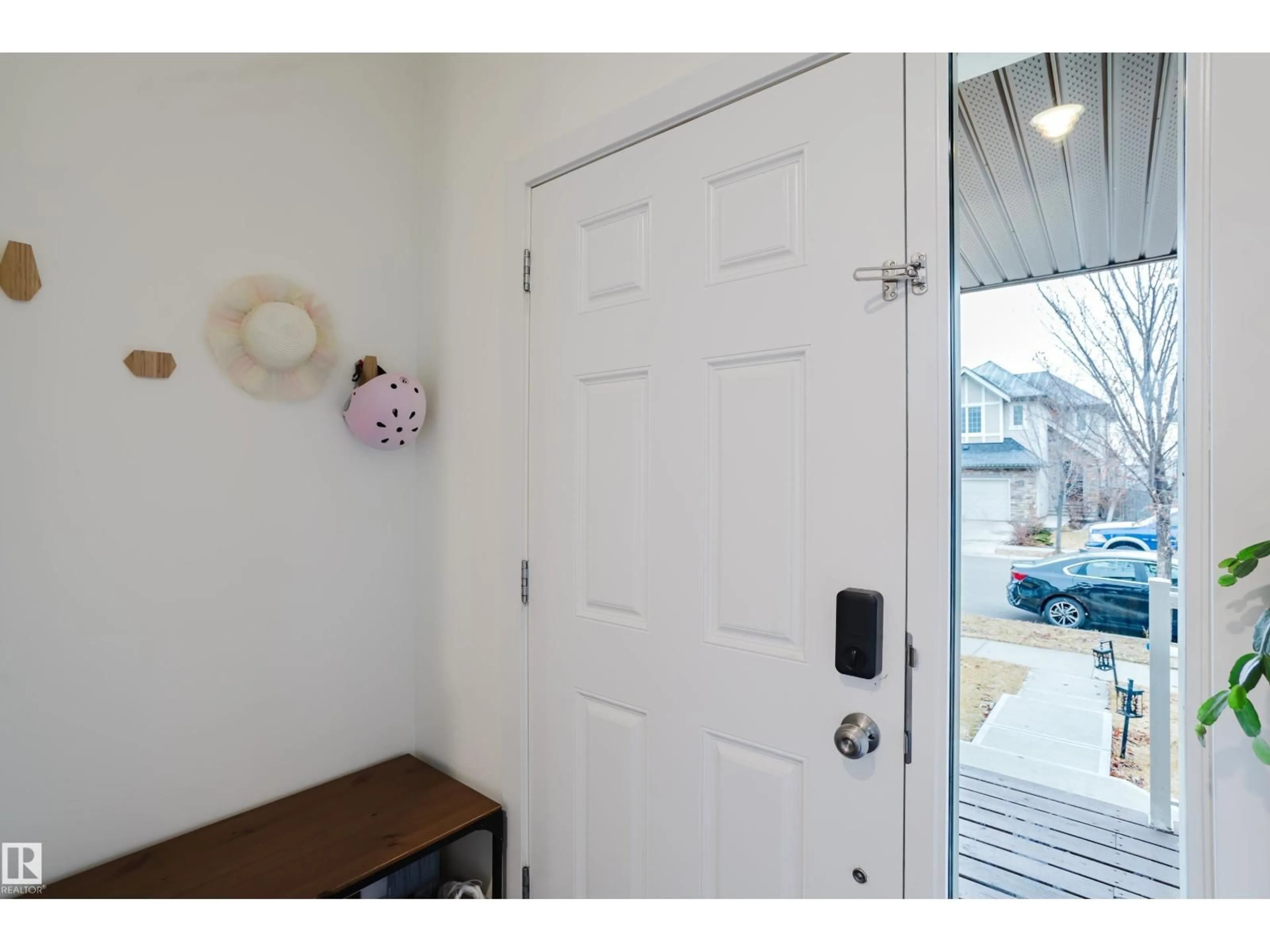 Indoor entryway for 2124 GLENRIDDING WY, Edmonton Alberta T6W2H4