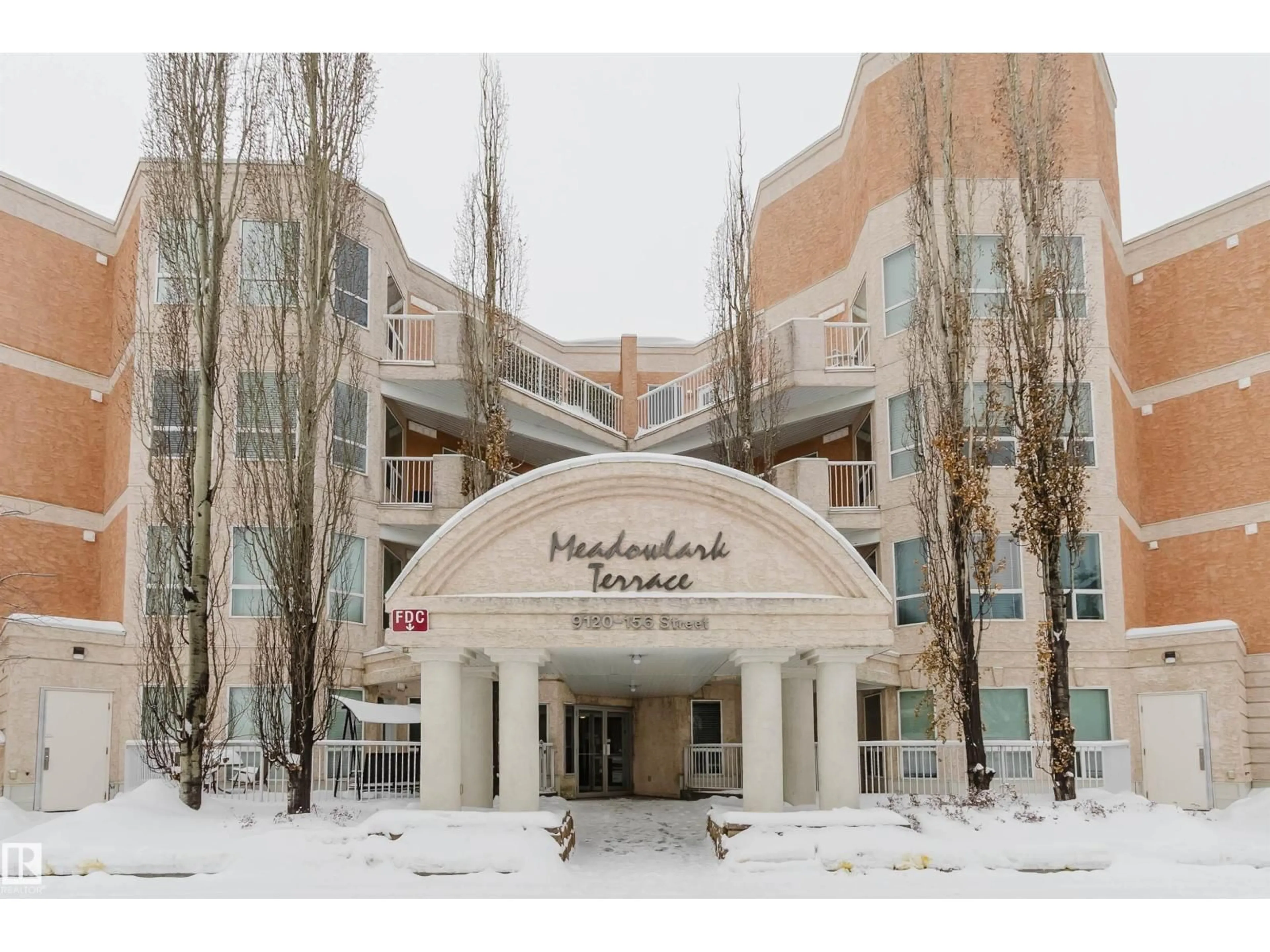 Indoor foyer for #406 - 9120 156 ST, Edmonton Alberta T5R1Y8