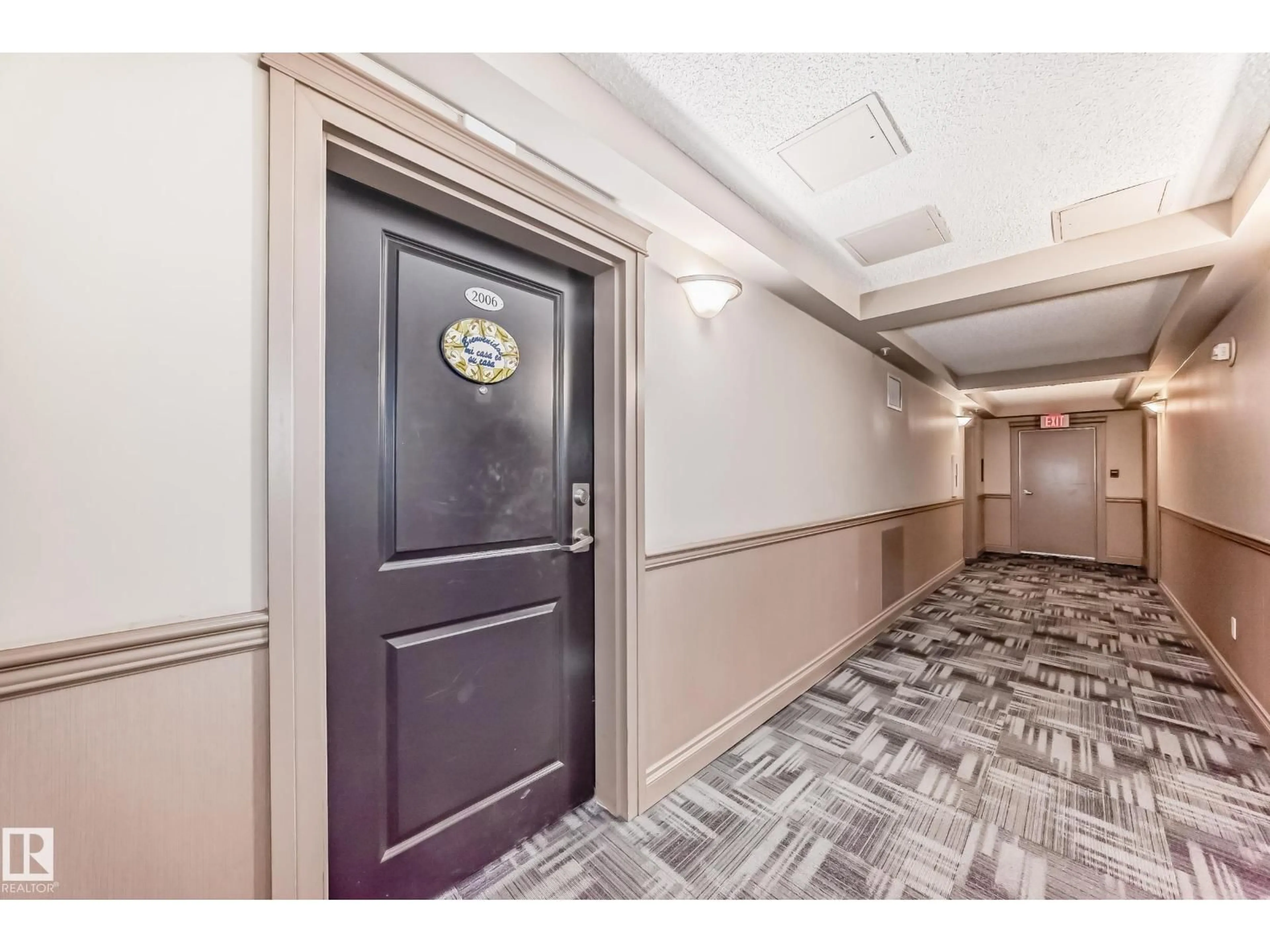 Indoor foyer for 10303 - 2006 105 ST NW, Edmonton Alberta T3M1M7