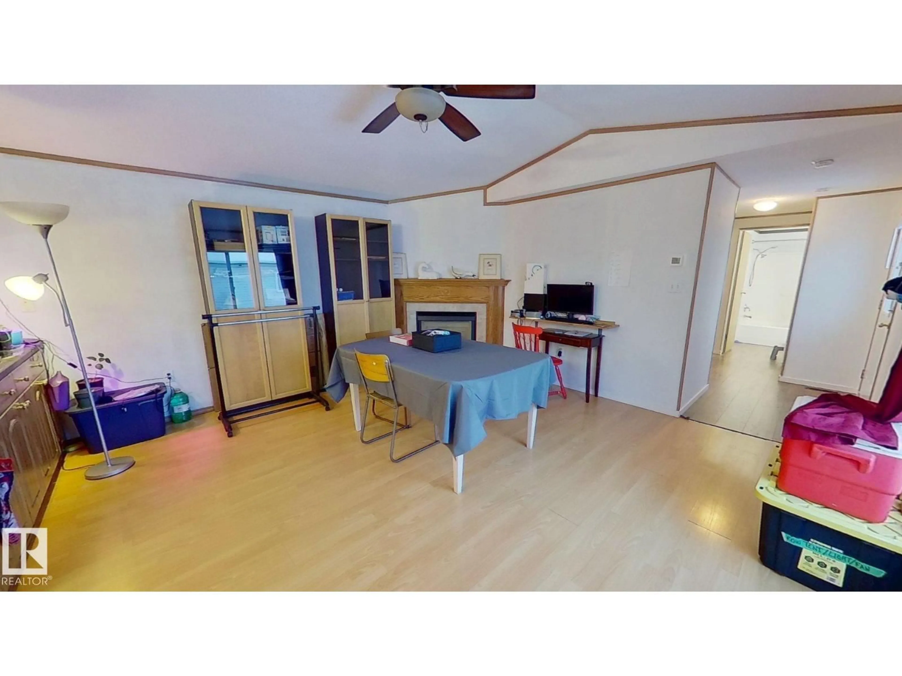 A pic of a room for 2958 LAKEWOOD DR, Edmonton Alberta T5S1T7