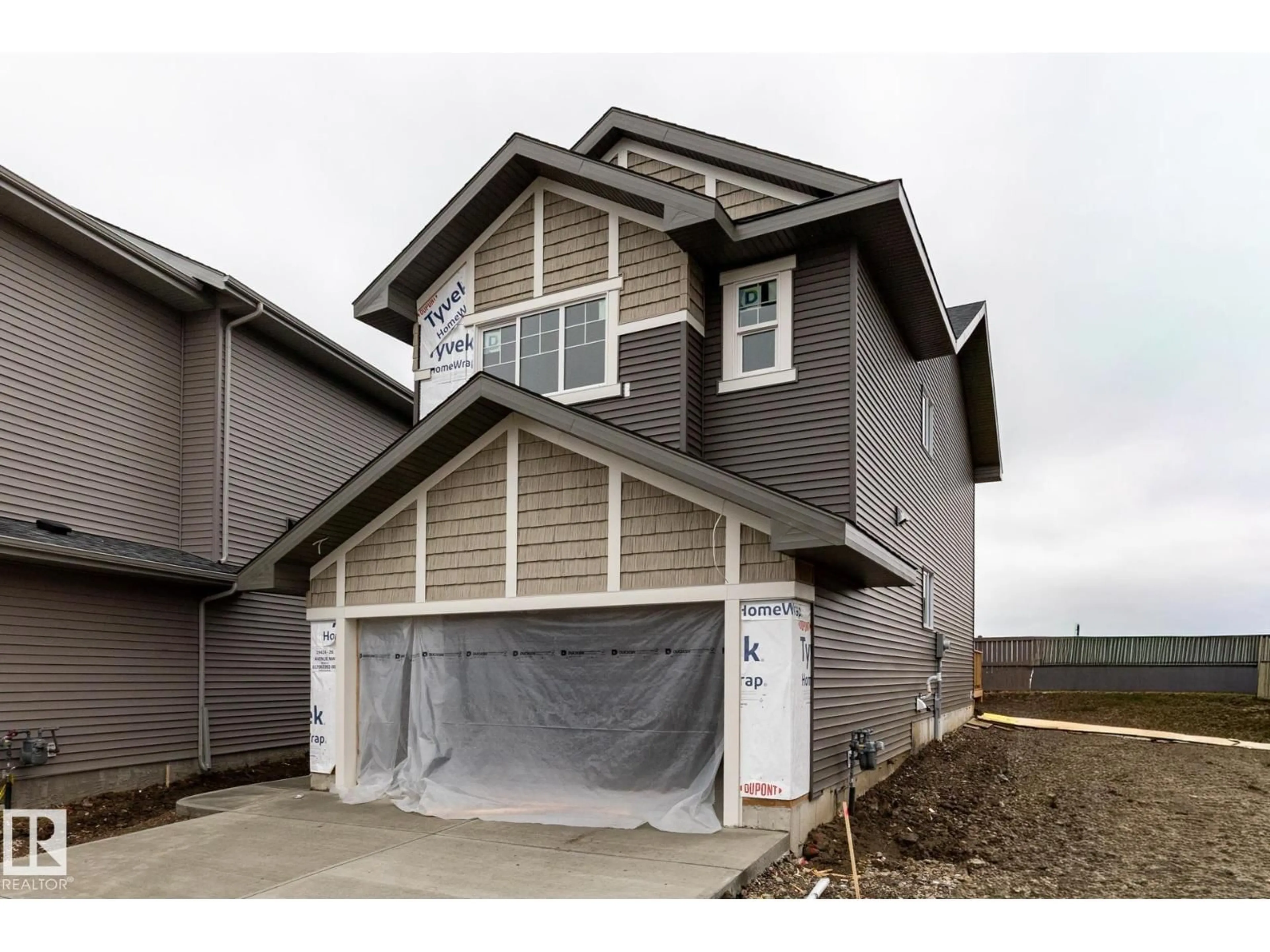 Home with vinyl exterior material, street for 19424 26 AV, Edmonton Alberta T6M1P5