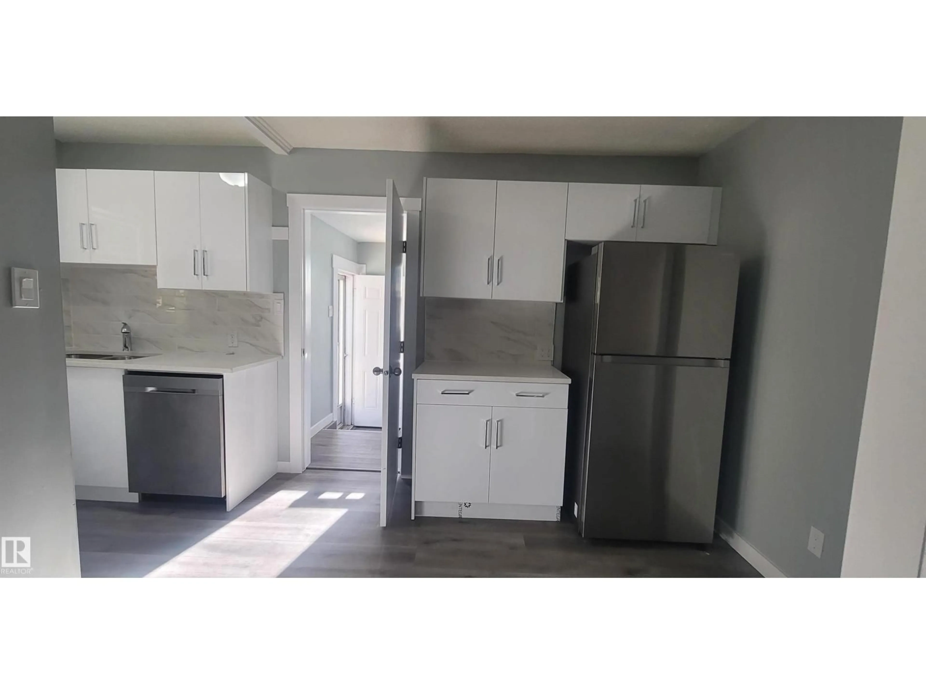 Standard kitchen, unknown for NW - 11406 82 ST, Edmonton Alberta T5B2V4