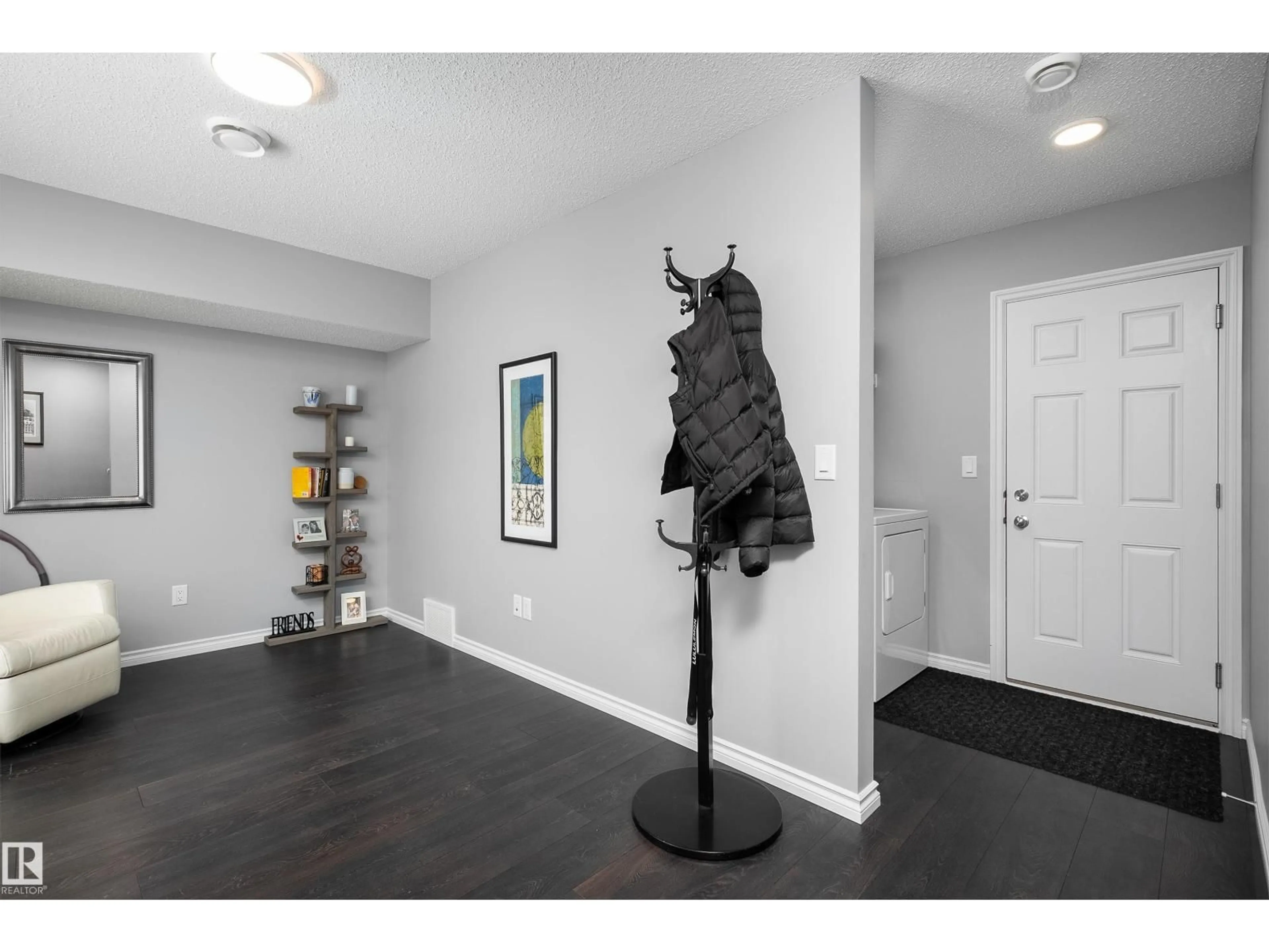 Indoor entryway for 20 - 9 AUGUSTINE CR, Sherwood Park Alberta T8H0Z8