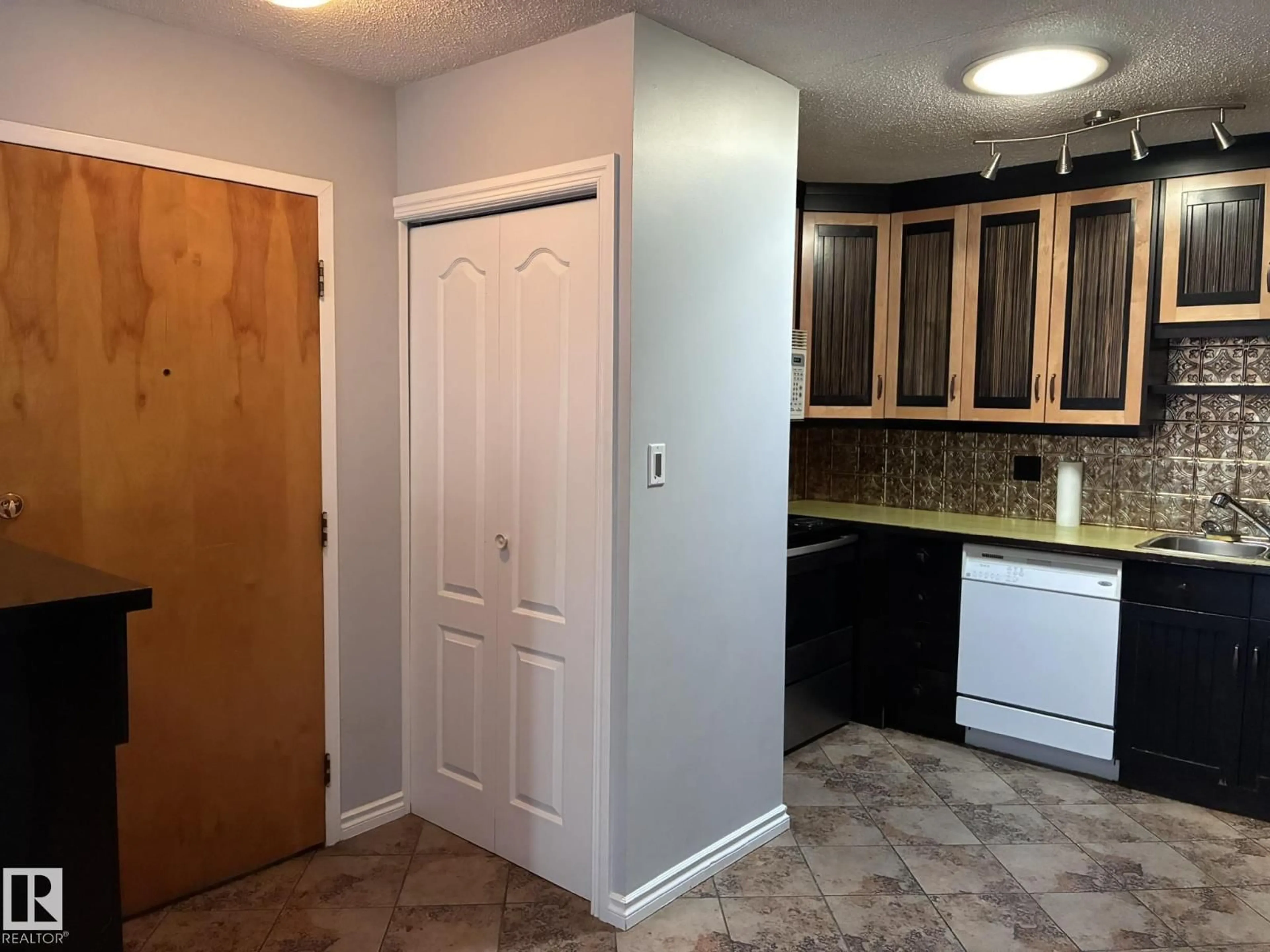 Unknown for #17 - 10721 116 ST, Edmonton Alberta T5H3M3