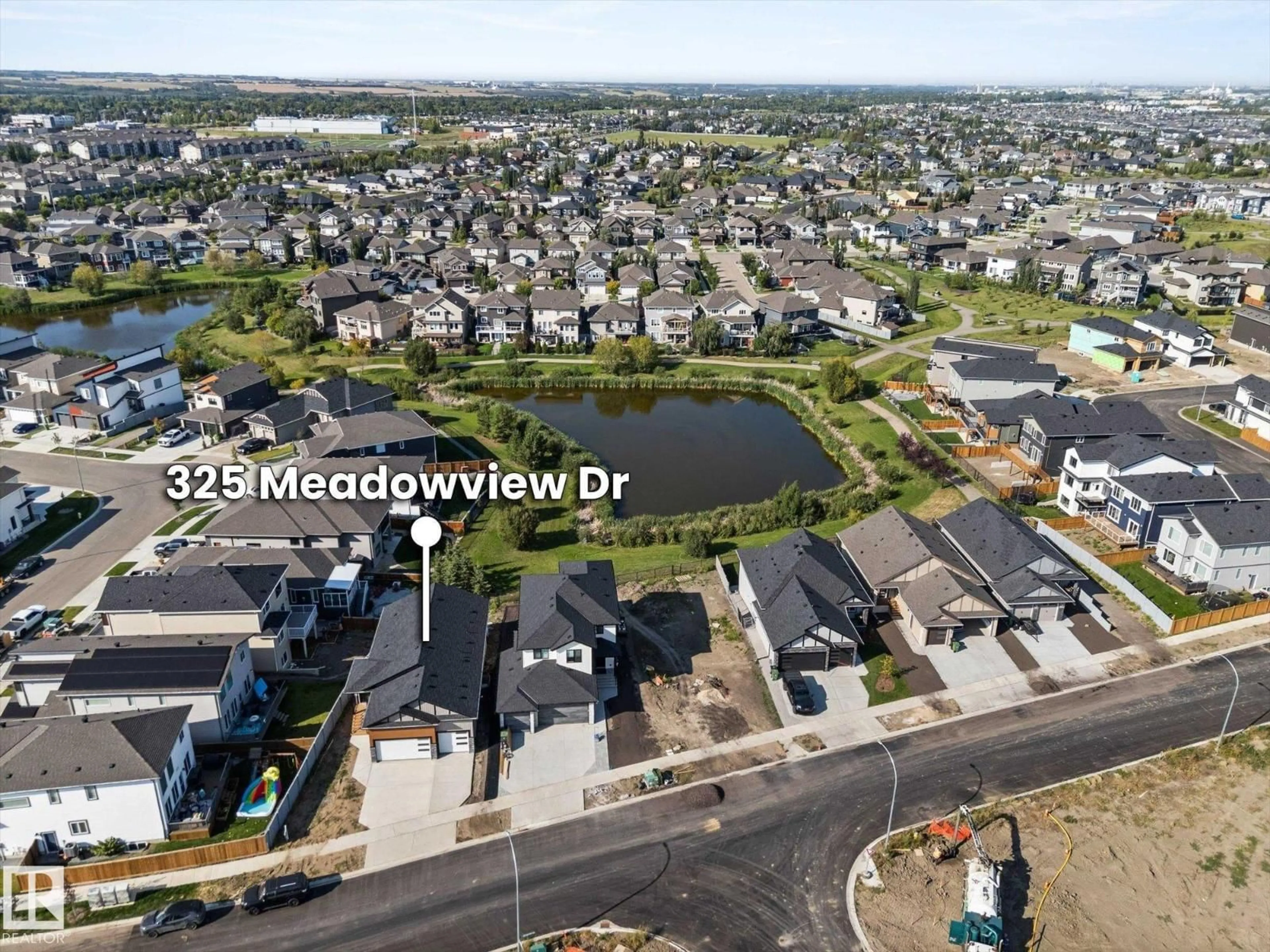 A pic from outside/outdoor area/front of a property/back of a property/a pic from drone, water/lake/river/ocean view for 325 MEADOWVIEW DR, Fort Saskatchewan Alberta T8L0Y4