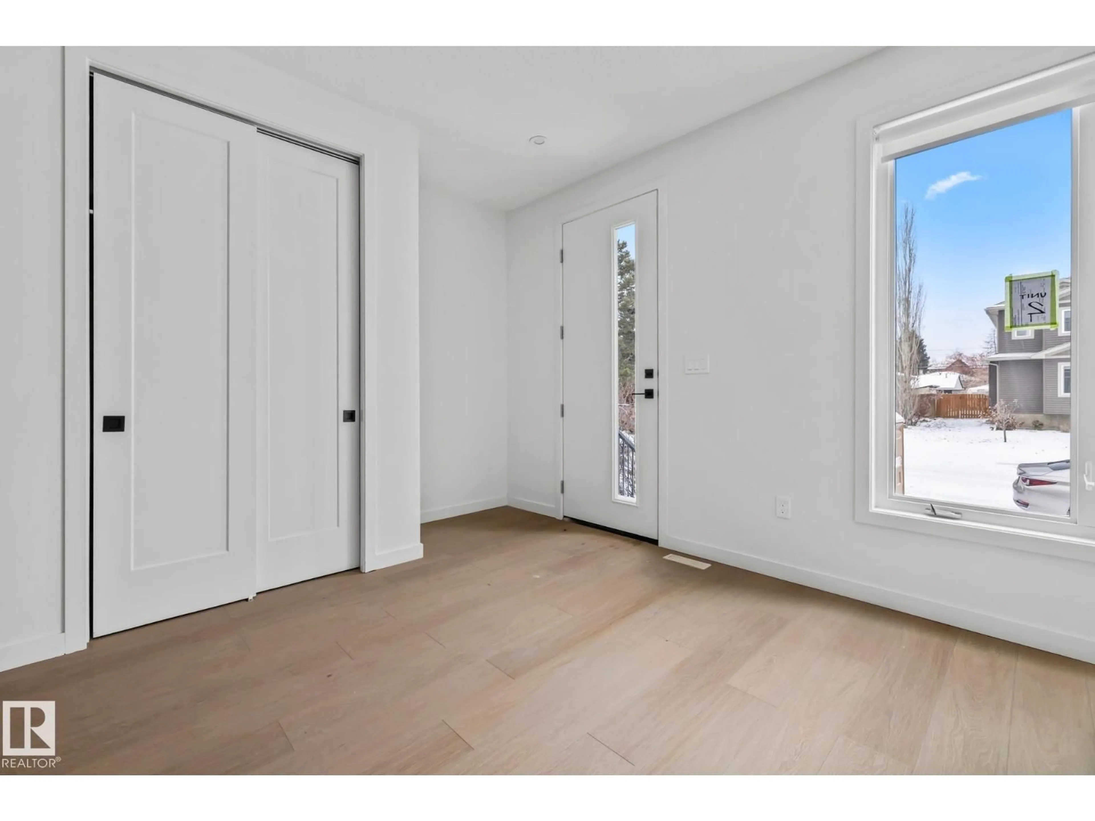 Indoor entryway for 9113 150 ST, Edmonton Alberta T5R1G2