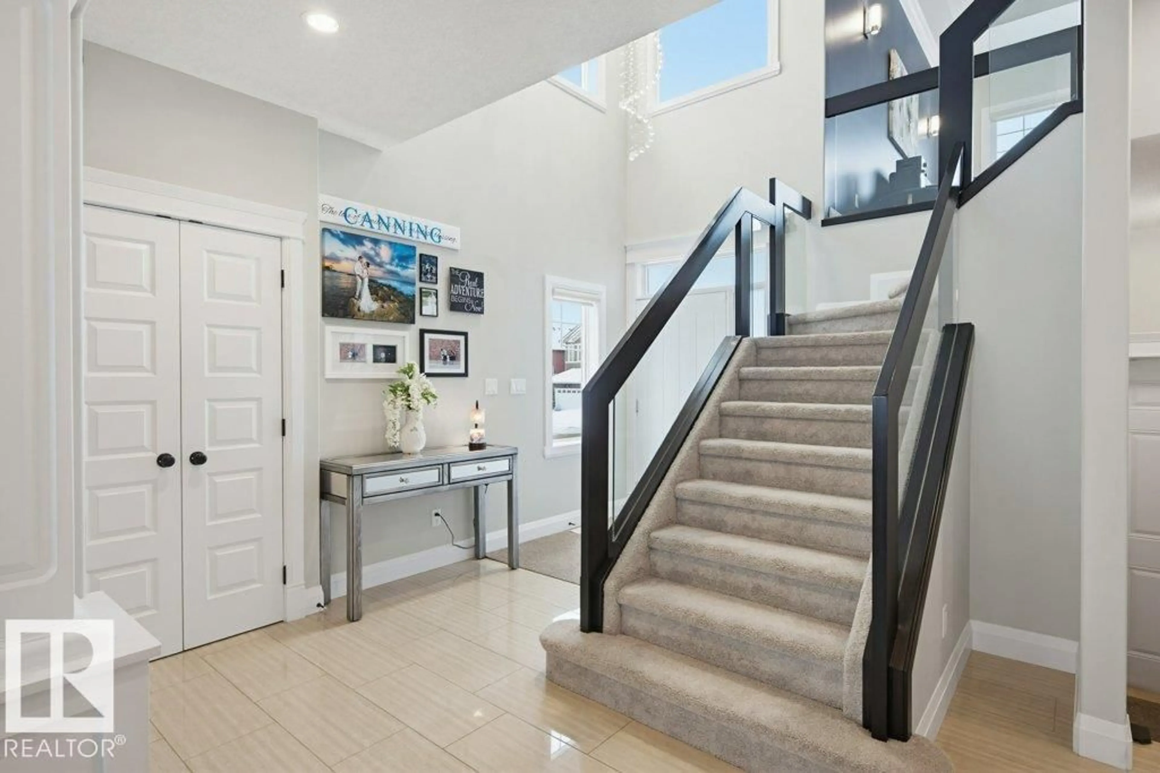 Indoor foyer for 2603 BLUEJAY CL, Edmonton Alberta T5S0J7