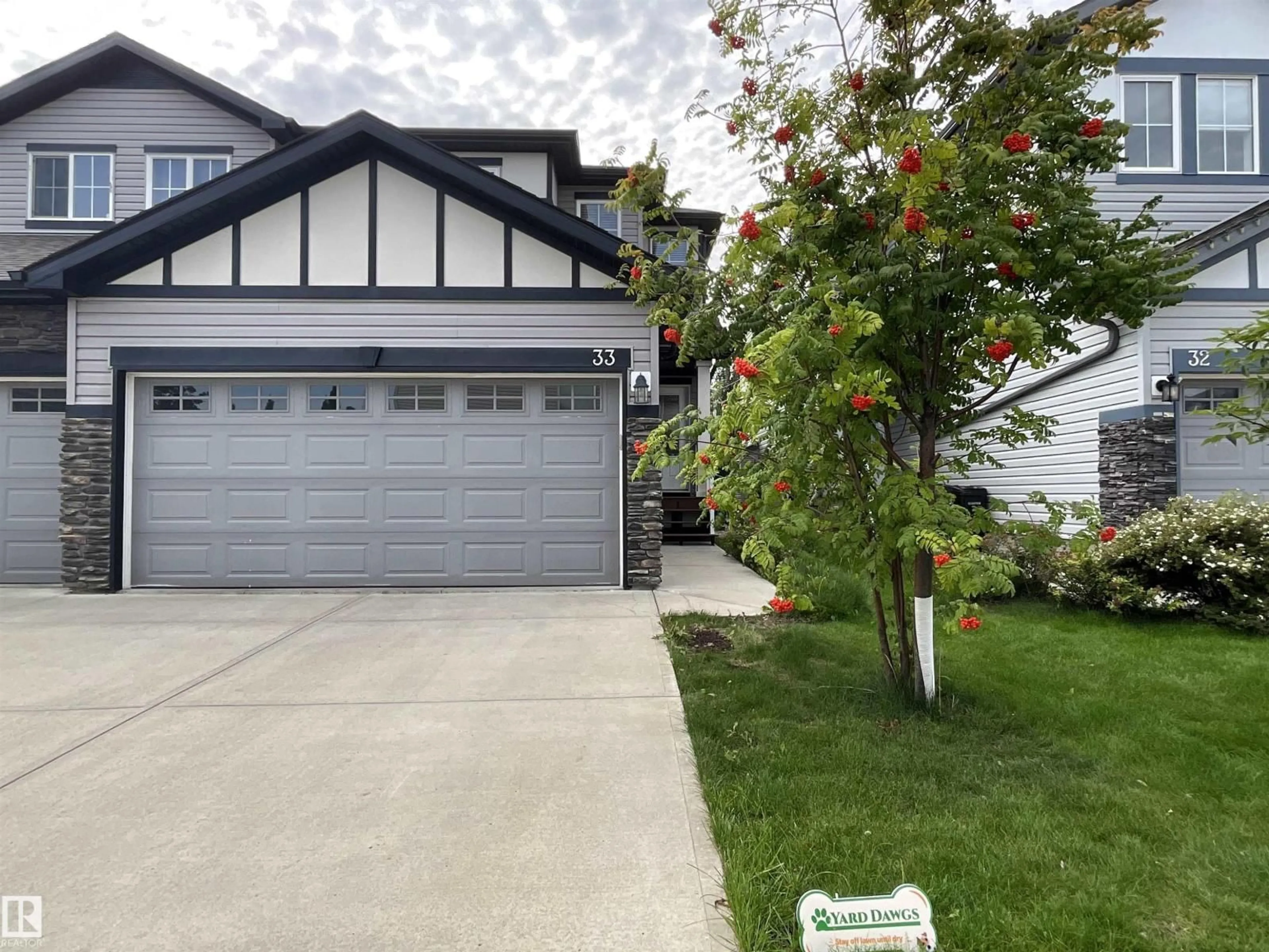 Home with vinyl exterior material, street for #33 - 9350 211 ST, Edmonton Alberta T5T4T8