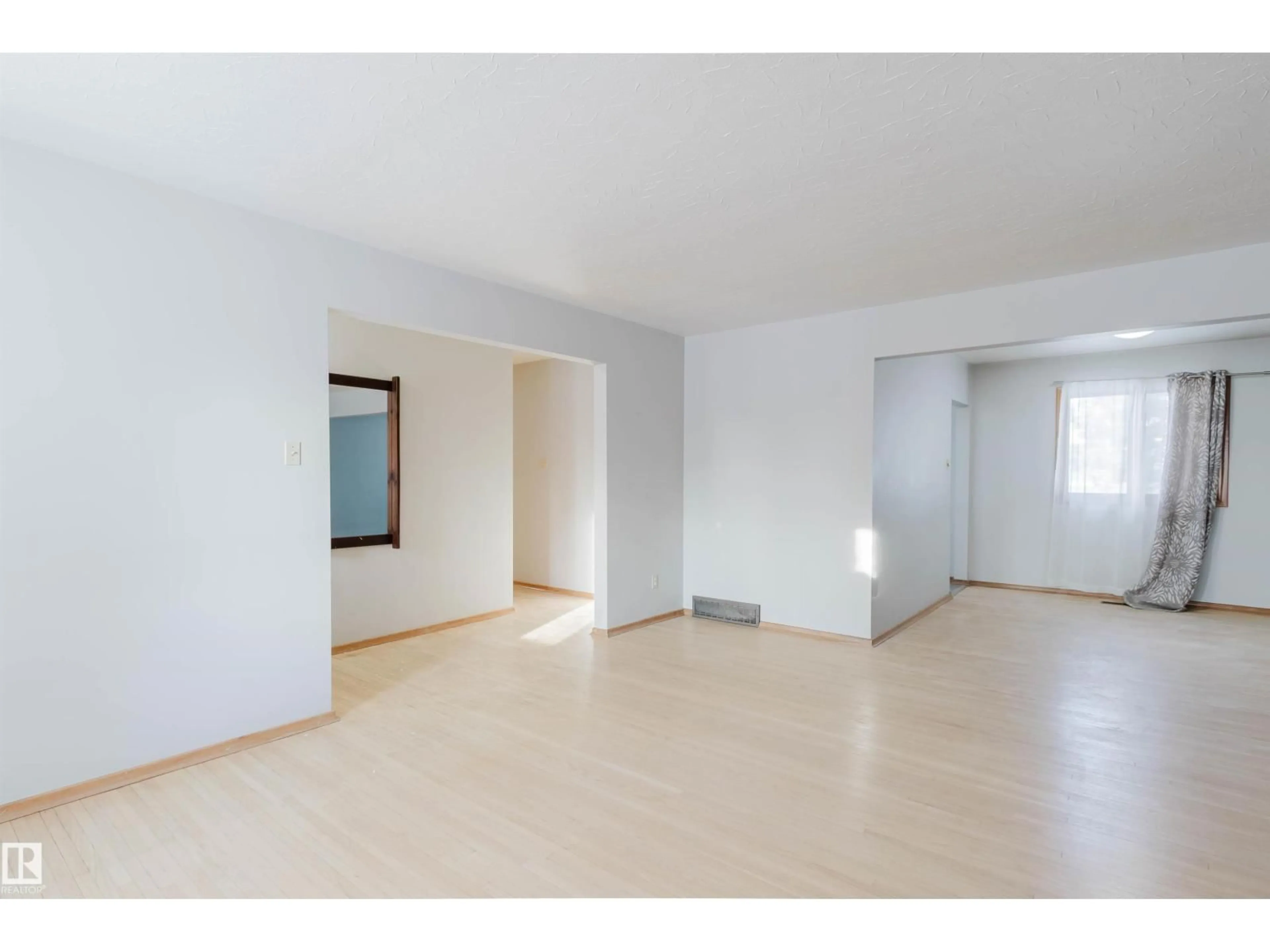 A pic of a room for NW - 16026 94A AV, Edmonton Alberta T5R5M1