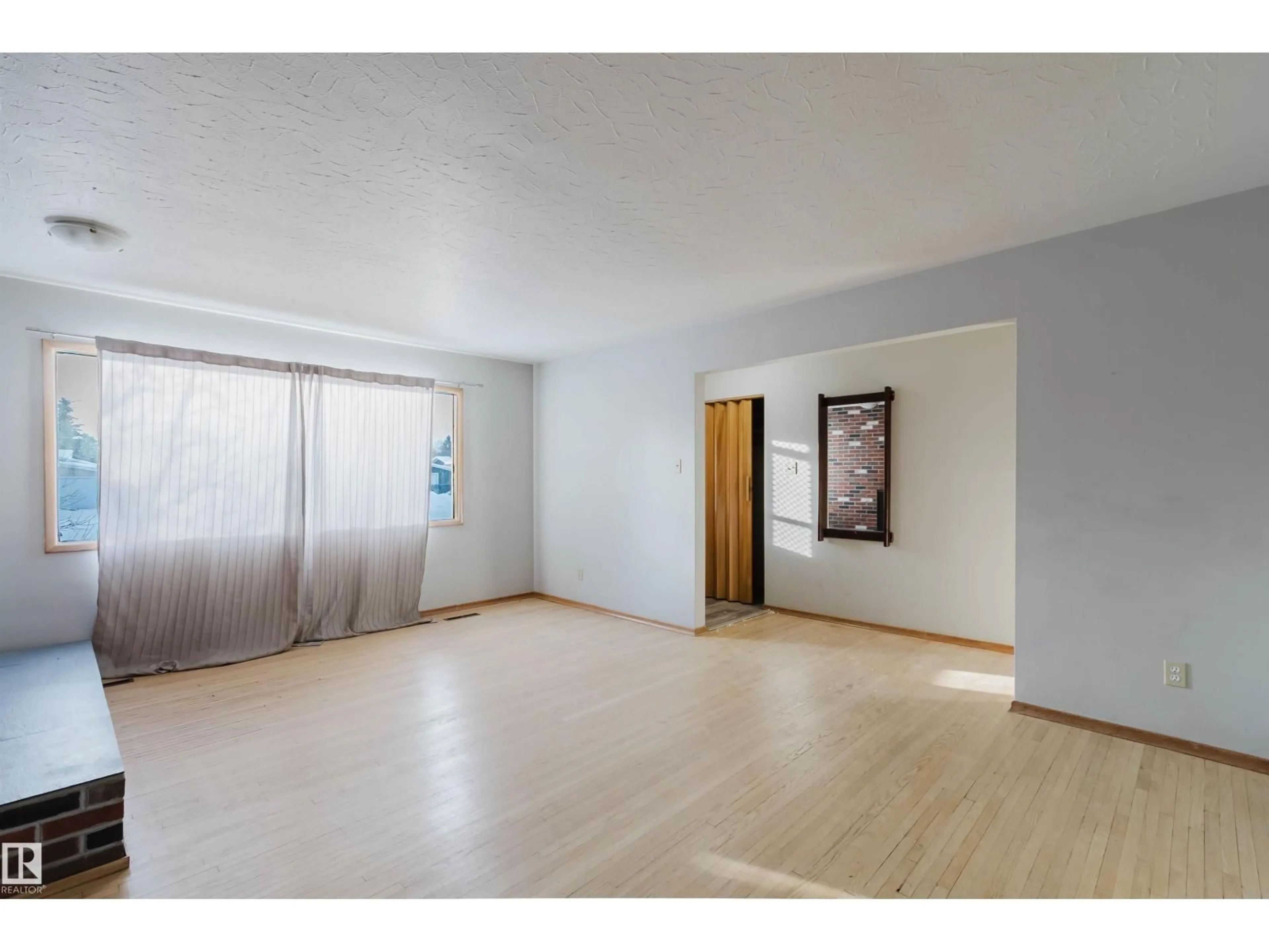 A pic of a room for NW - 16026 94A AV, Edmonton Alberta T5R5M1