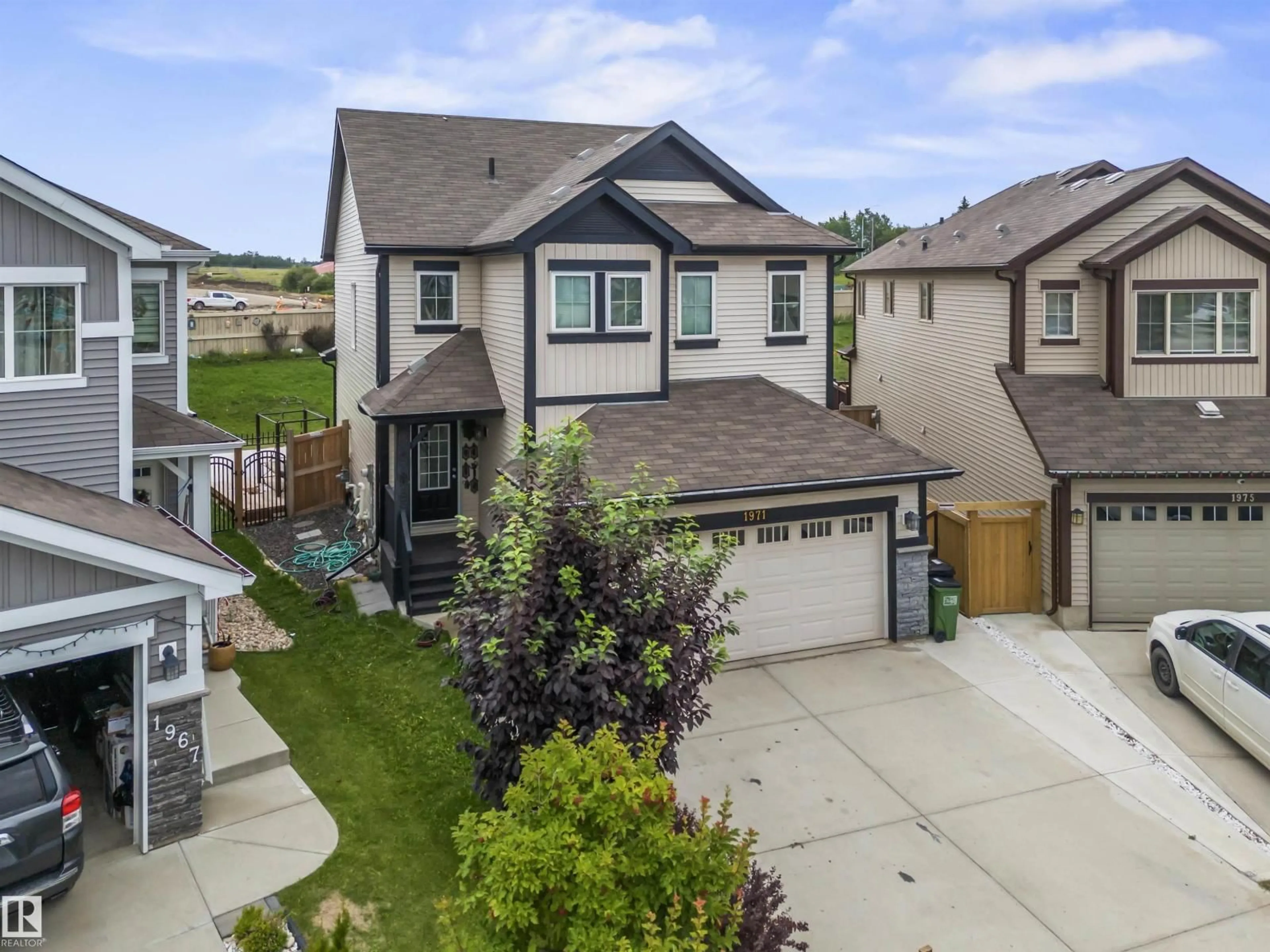 A pic from outside/outdoor area/front of a property/back of a property/a pic from drone, street for SW - 1971 51 ST, Edmonton Alberta T6X1Y4